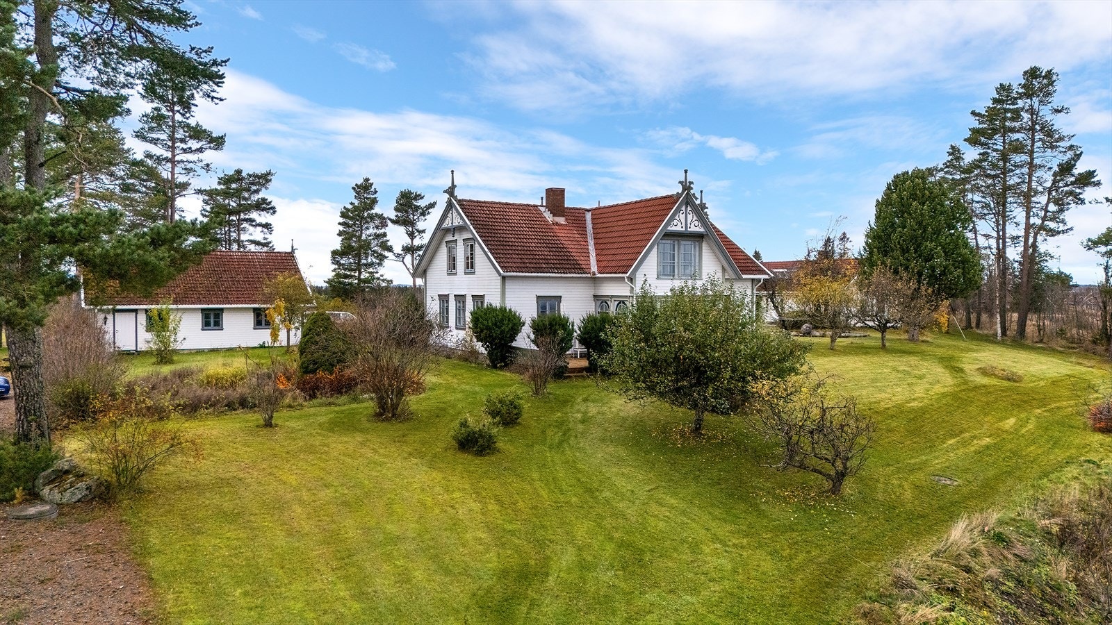 Flott og stor hage Galleribilde