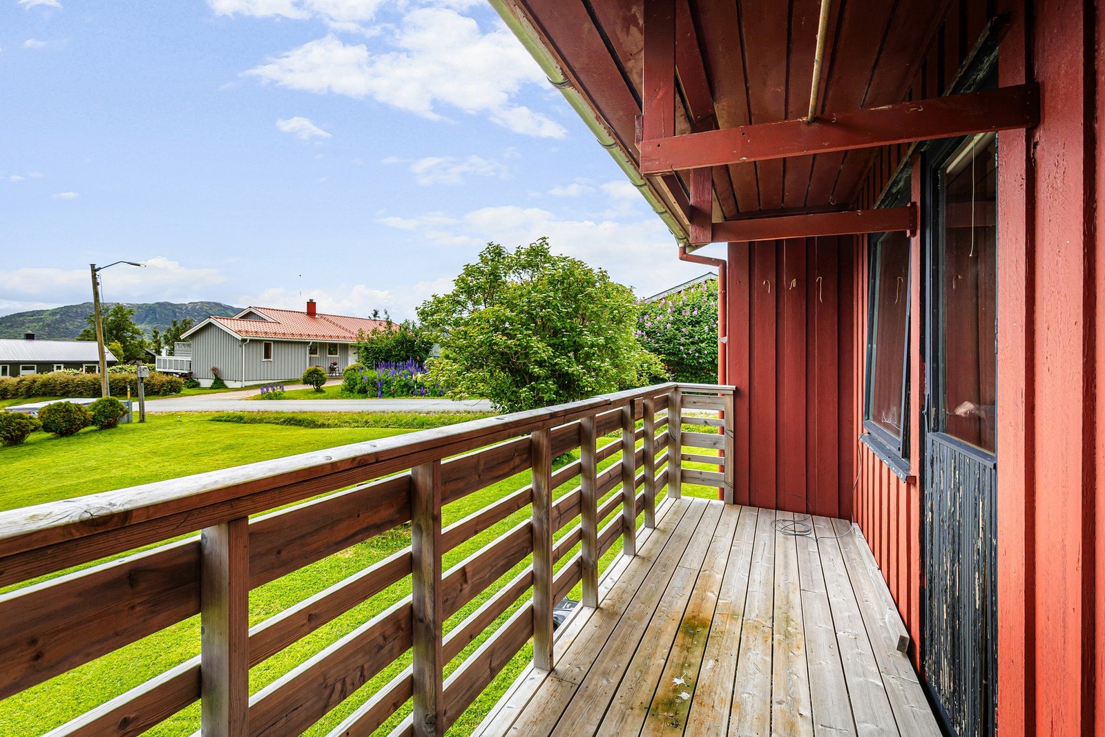 Utgang til balkong fra stuen Galleribilde