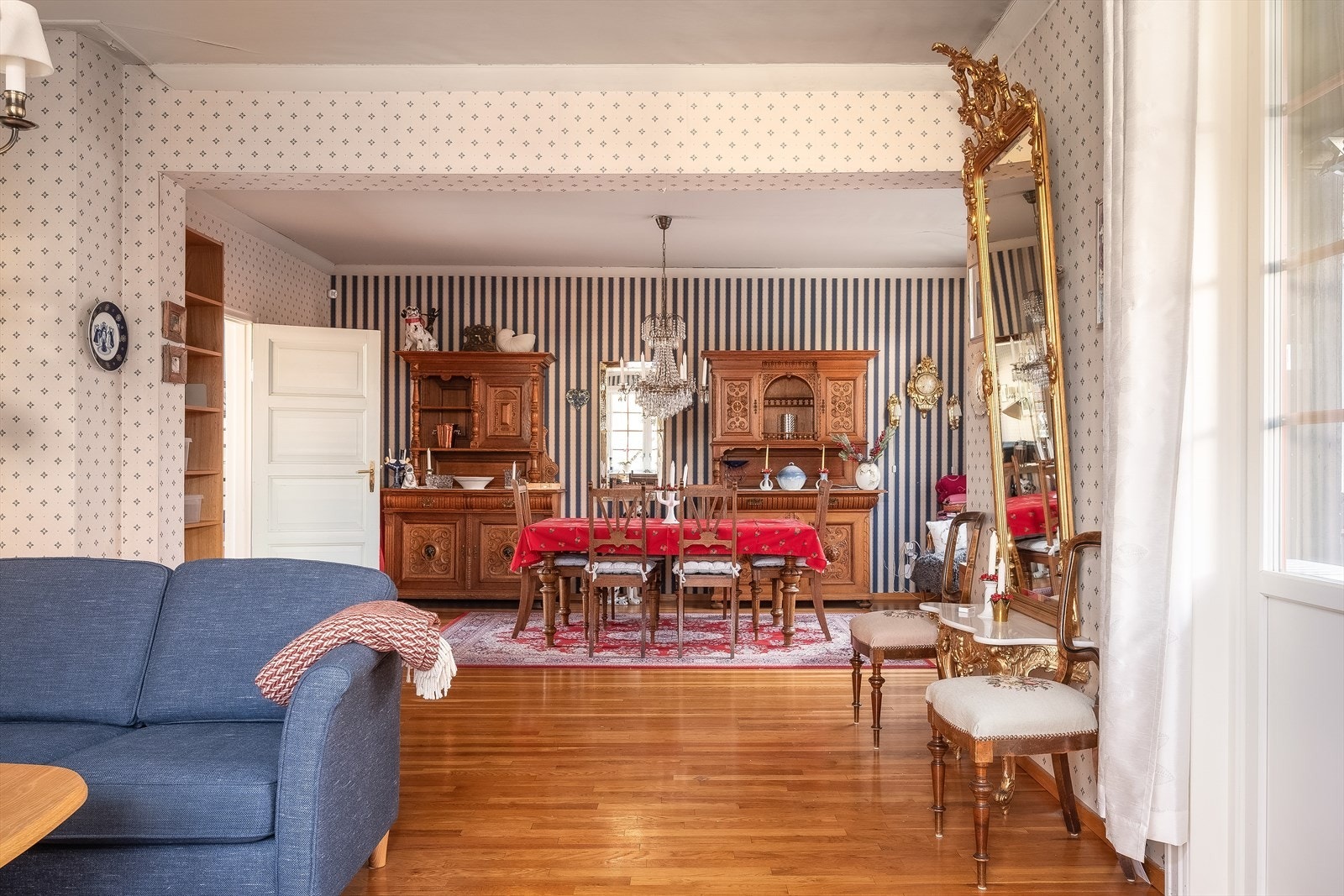 Oppholdsrommet har en naturlig soneinndeling Galleribilde