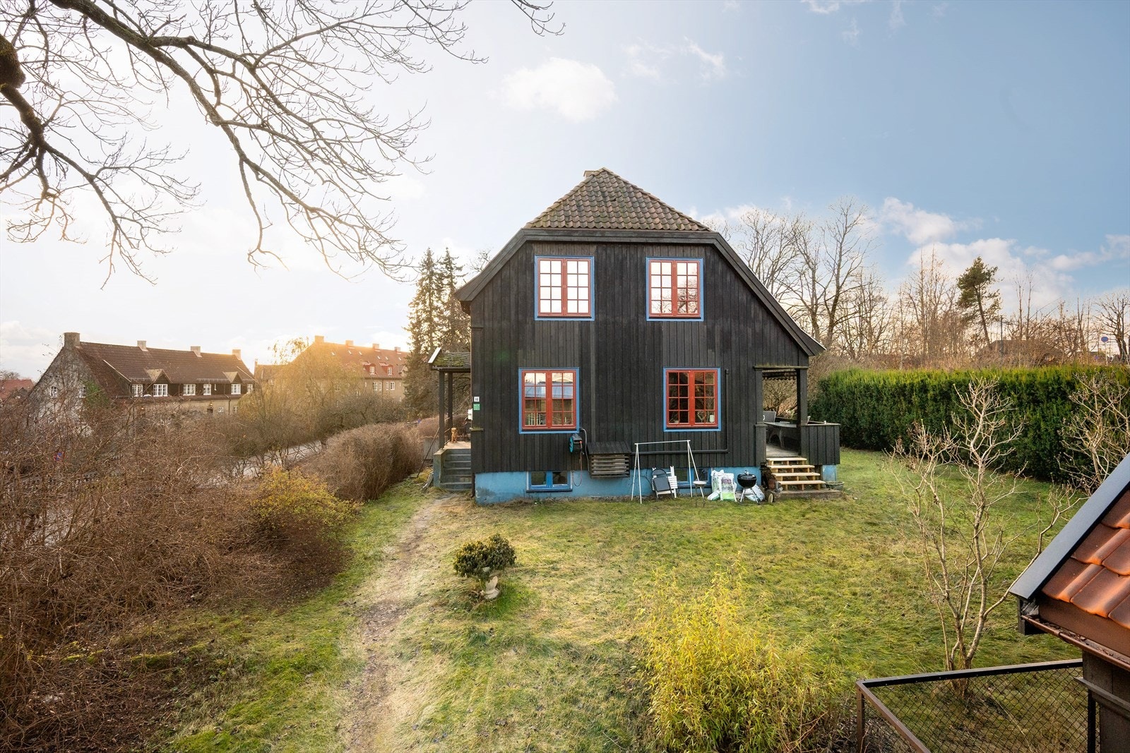 De tre tomannsboligene og to eneboligene her er tegnet av arkitekt Adolf J. Talberg Galleribilde