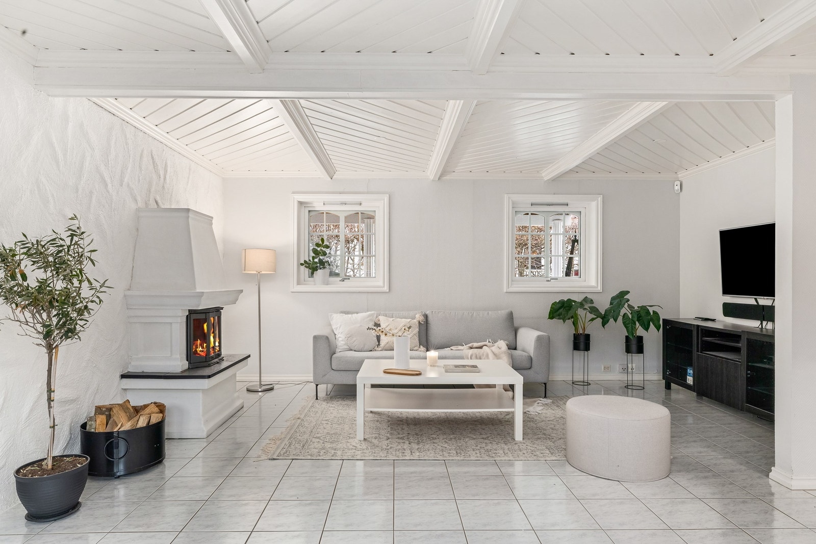 Stor stue i 1.etasje, perfekt for familien med barn/ungdom i hus. Galleribilde