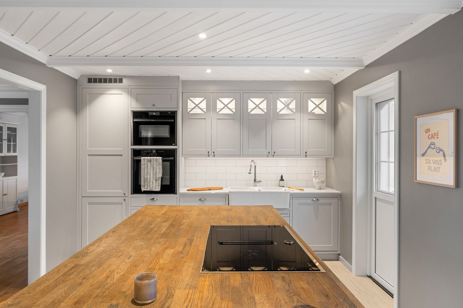 Fra kjøkkenet har du utgang til terrasse Galleribilde