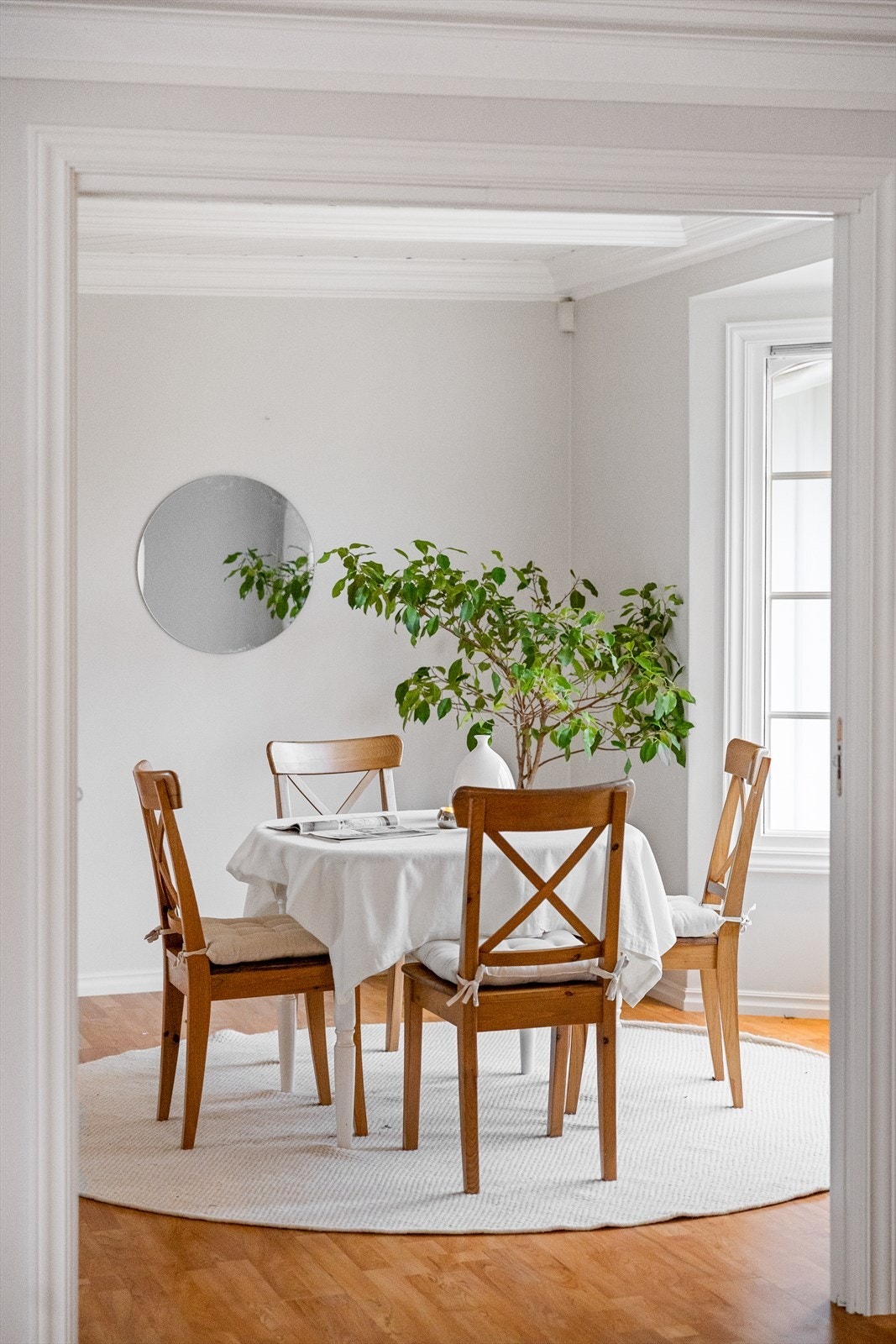 I tilknytning til stuen har du også spisestue før du kommer til kjøkkenet Galleribilde