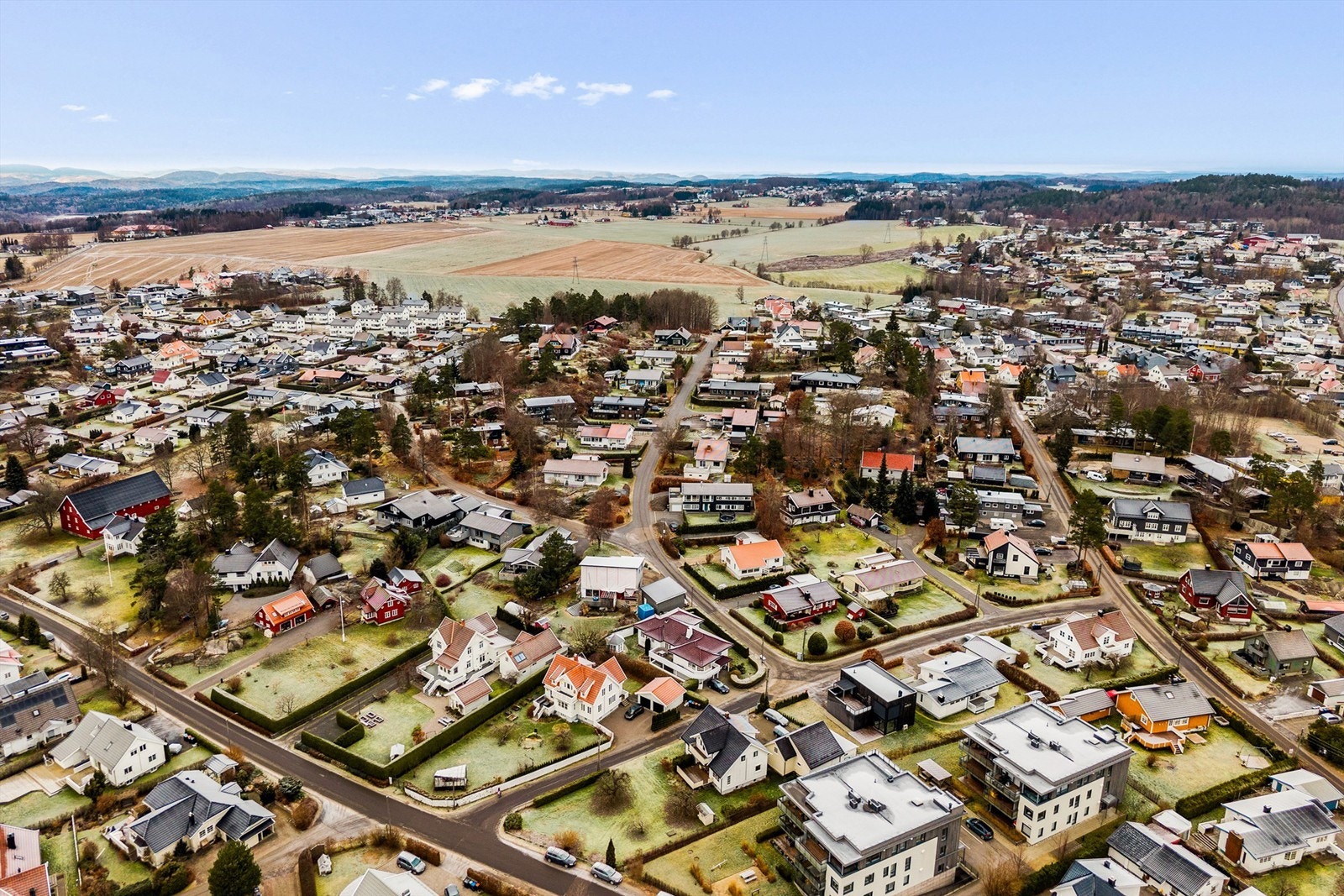 Mosserød er et populært boligområde - hvor du har turmuligheter like i nærheten, barneskole og du kan spasere ned til sentrum. Galleribilde