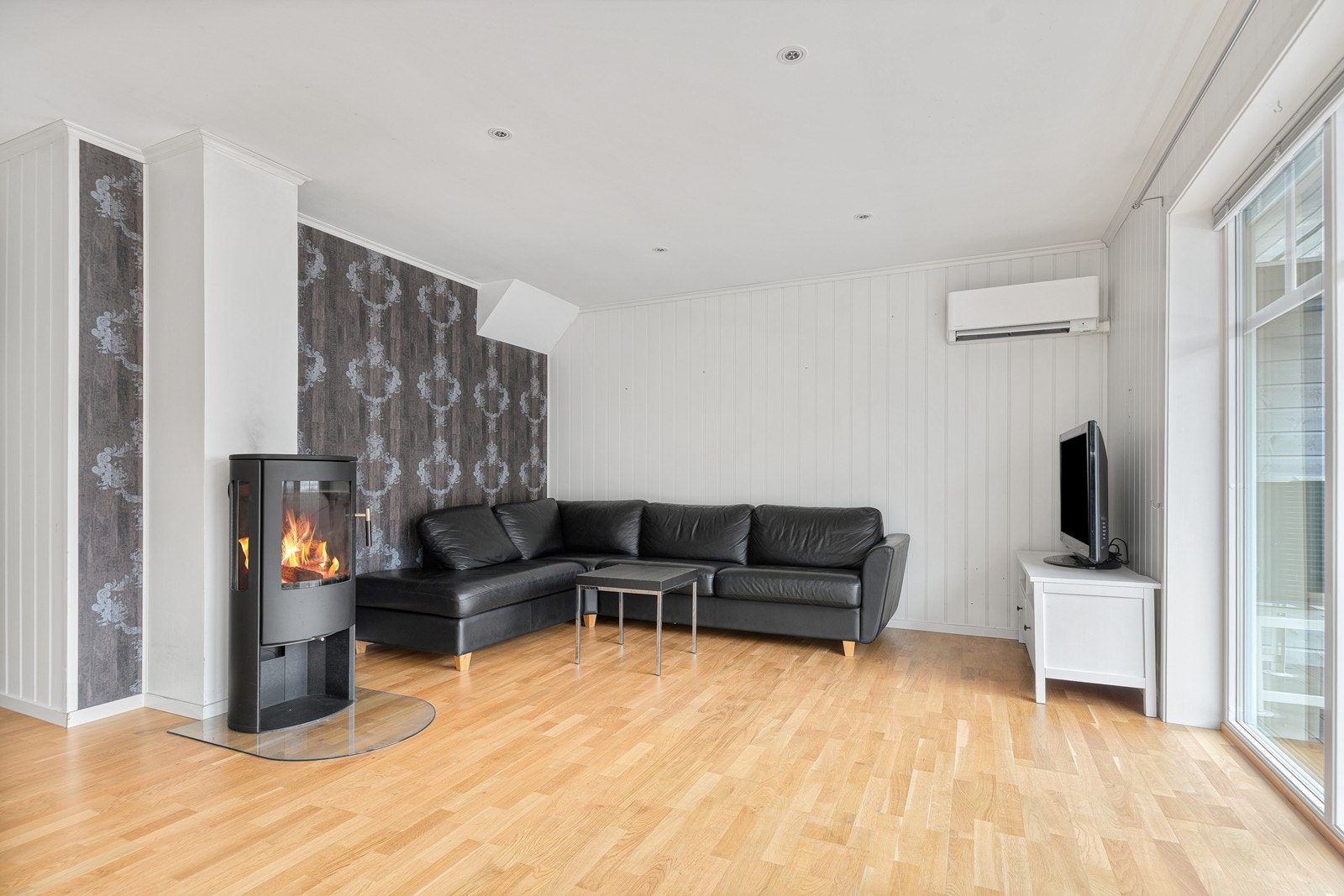 Vedovn som sørger for lun og behagelig varme gjennom vinteren Galleribilde