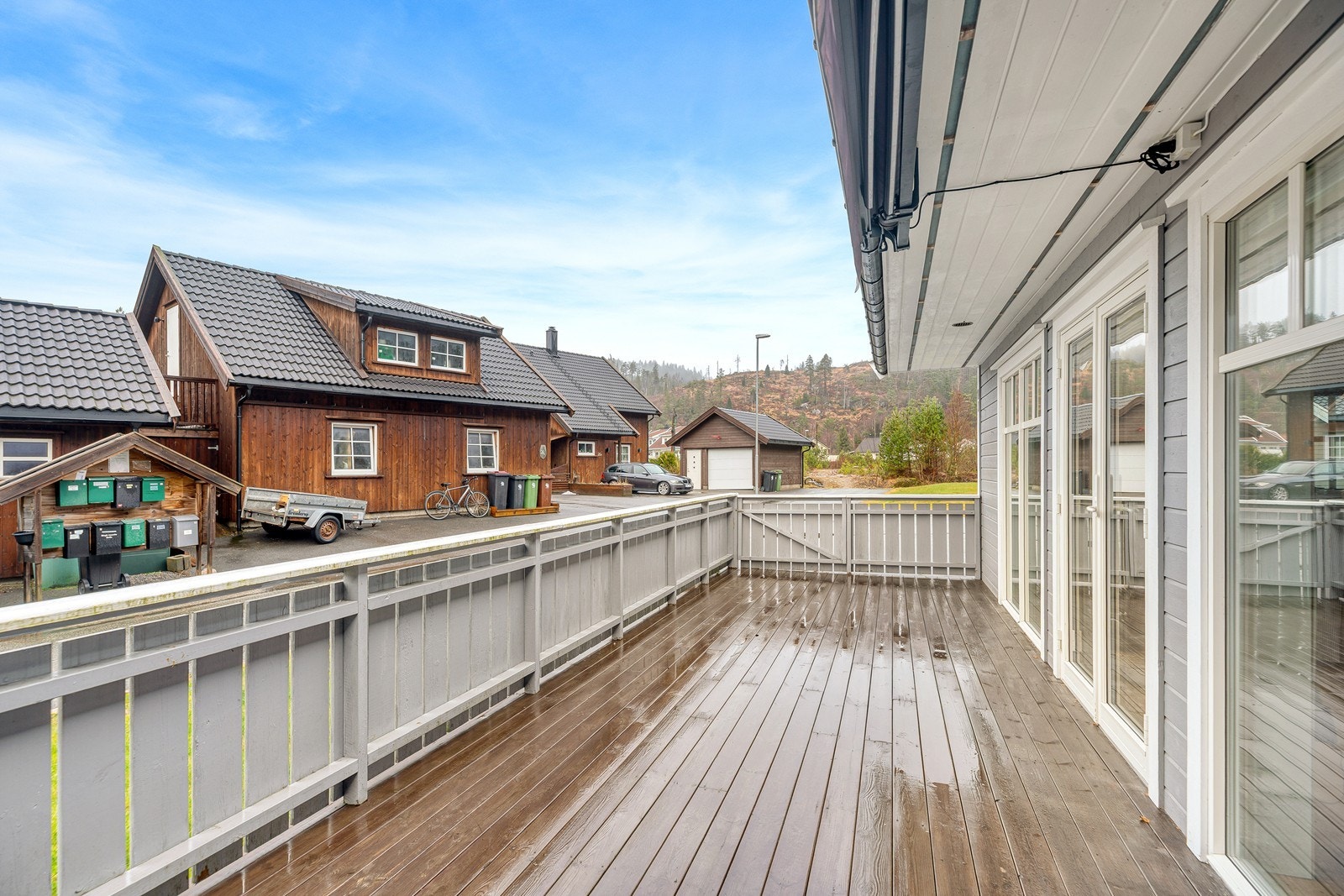 Her har man god plass til å innrede med koselig sittegruppe, grill, beplantning, m.m. Galleribilde