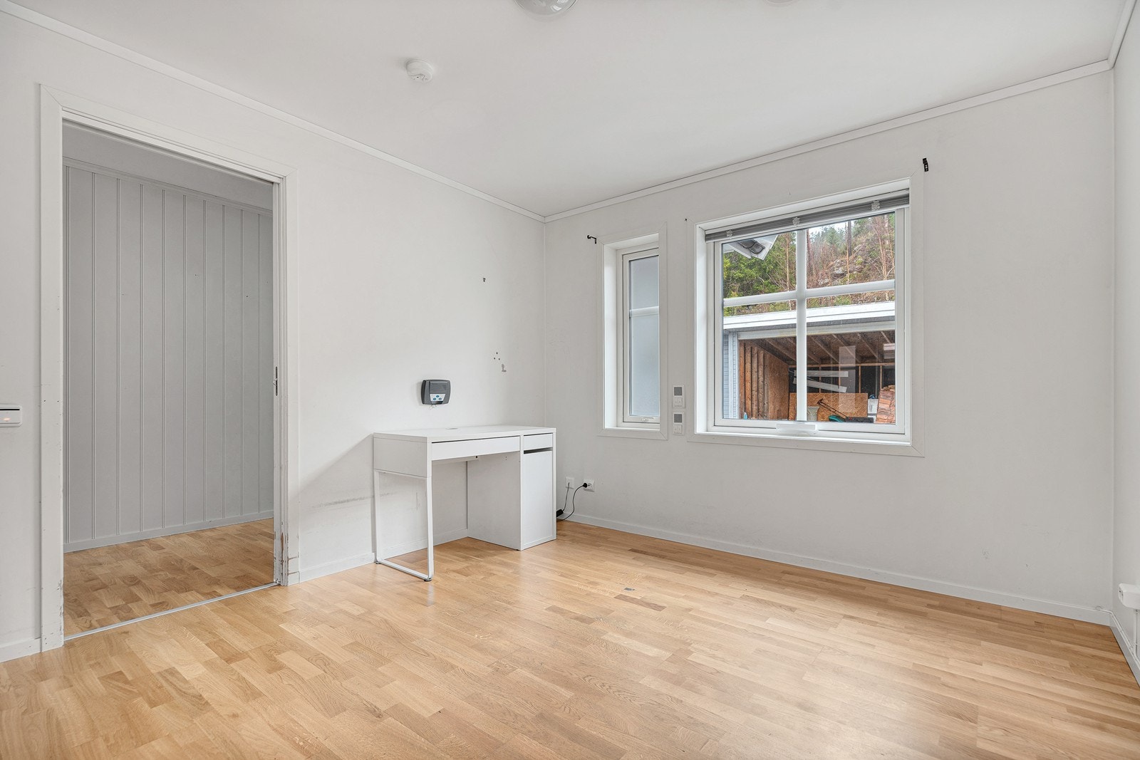 Her har man god plass til dobbeltseng, nattbord og pult - eller annet etter eget ønske Galleribilde