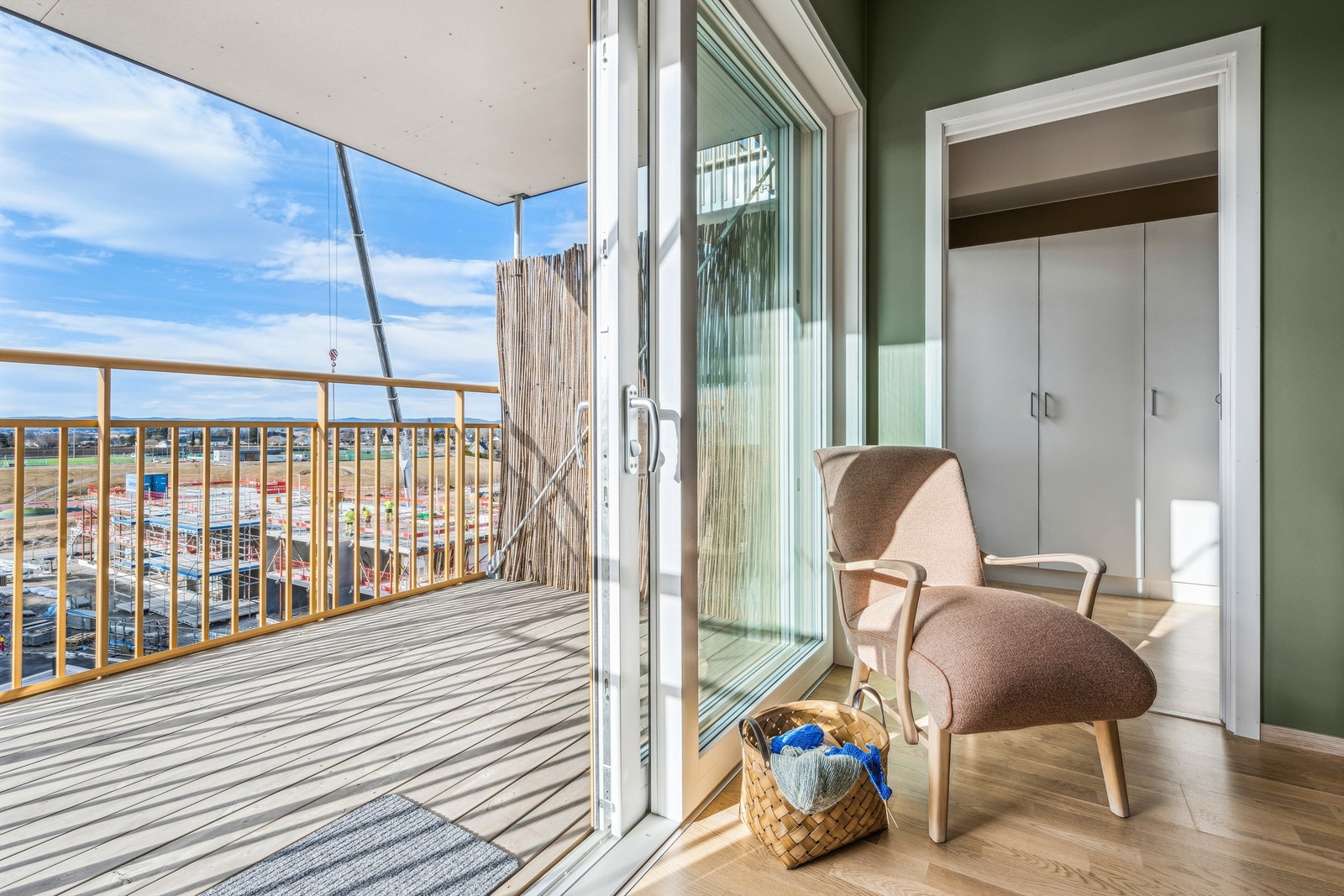 Balkongen blir en naturlig forlengelse av stuen på sommertid Galleribilde