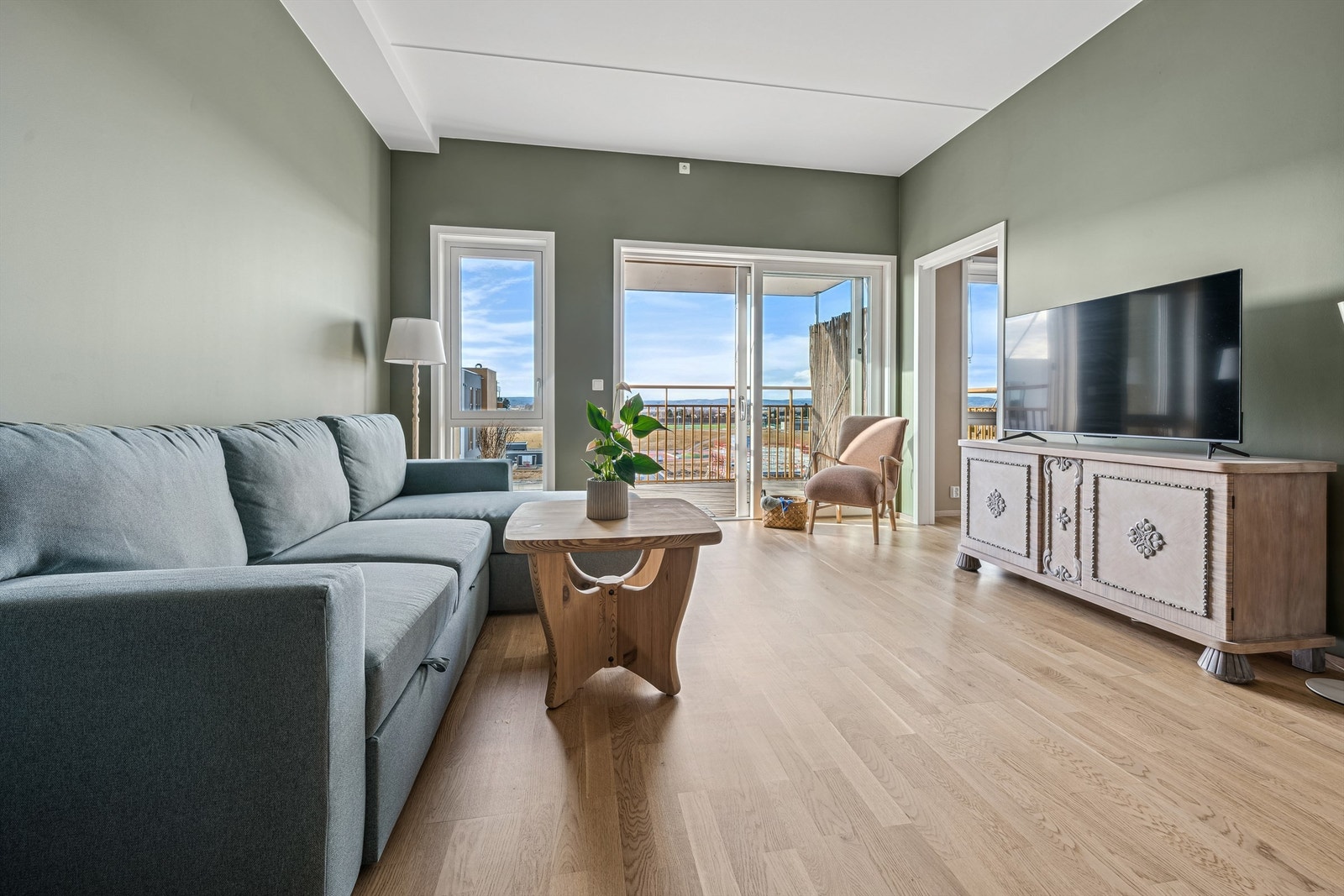 Krogsveen v/ Vegard Gjeisklid presenterer Guri Øverbys veg 26 - En tiltalende og lys 2-roms leilighet sentralt på Kløfta Galleribilde