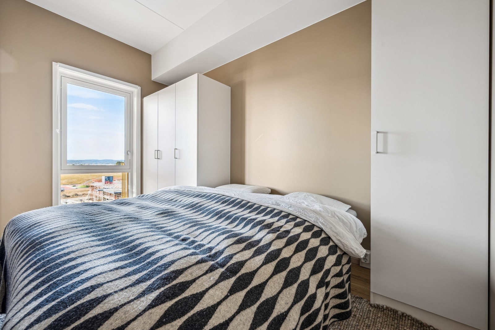 Romslig soverom med Laila-løsning Galleribilde