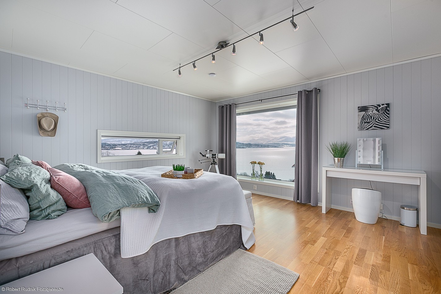 Hovedsoverommet er av god størrelse og har fantastisk panoramautsikt. Galleribilde