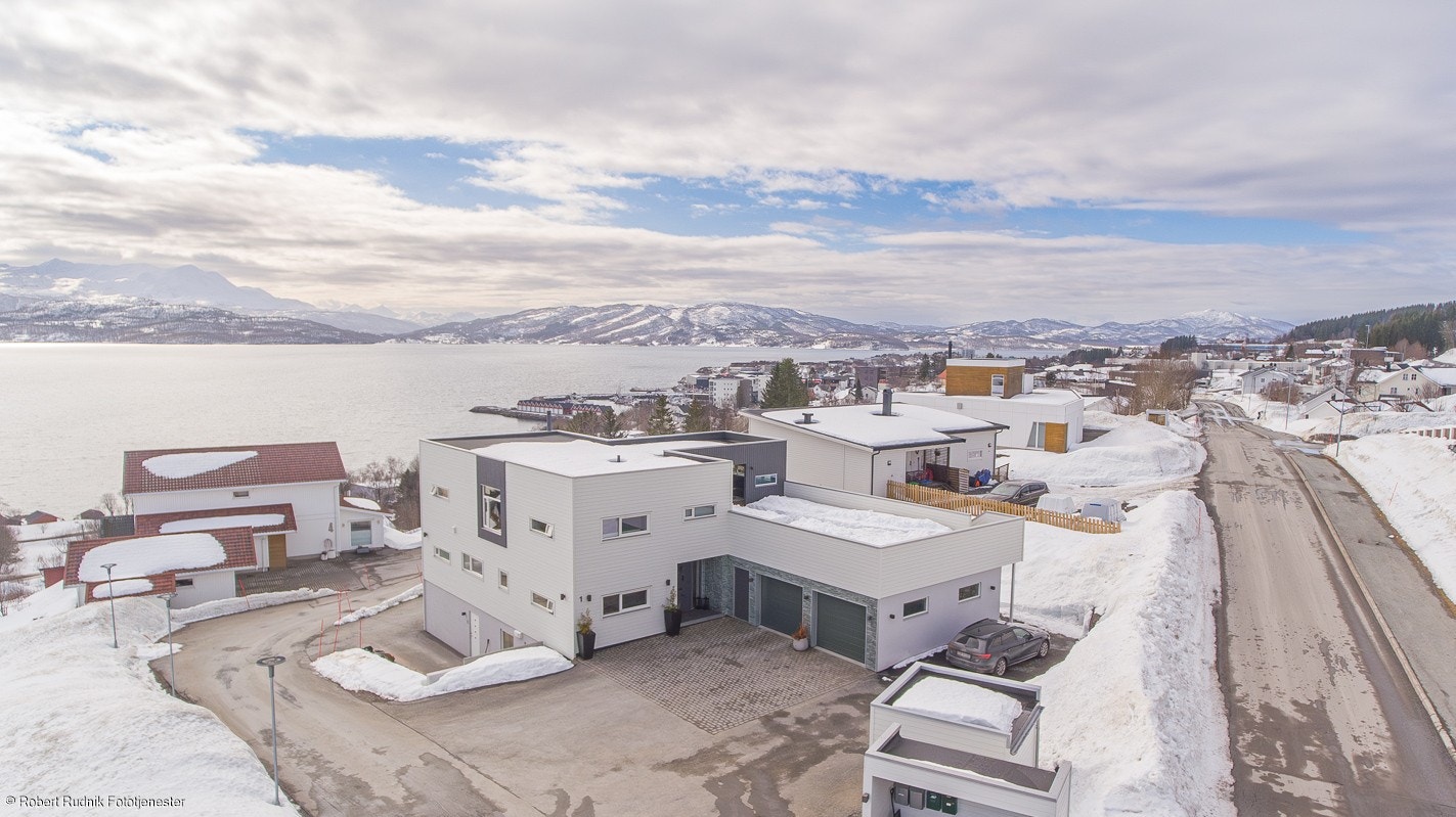 Meget fin beliggenhet med kort vei til barnehage og skole. Galleribilde