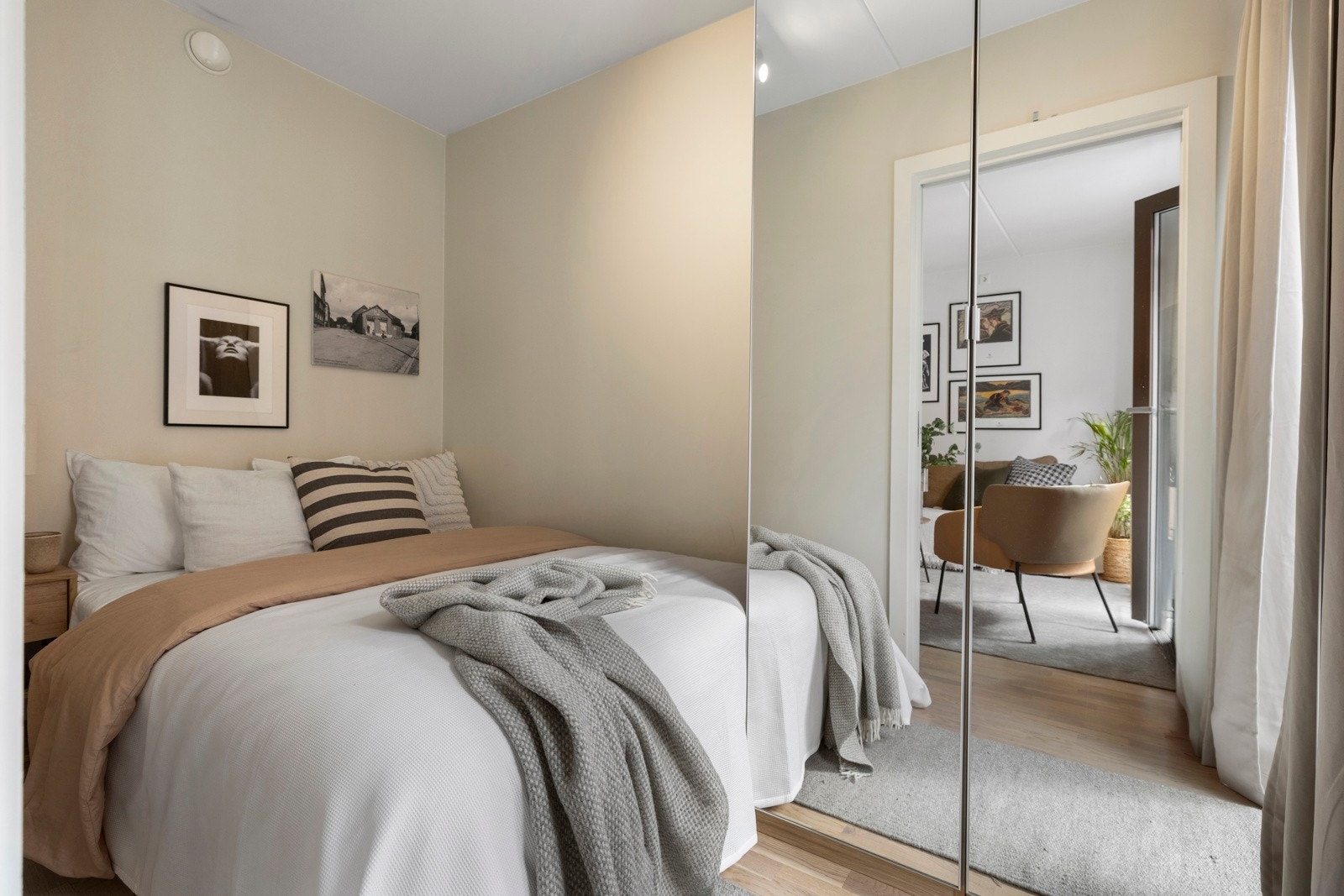 Det andre soverommet er et fleksibelt og anvendelig rom med gode lysforhold Galleribilde