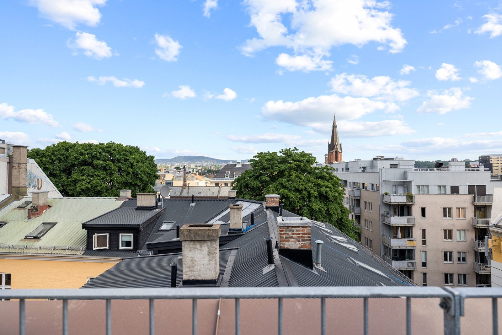 Utsikt mot Jacob-kirken. Galleribilde