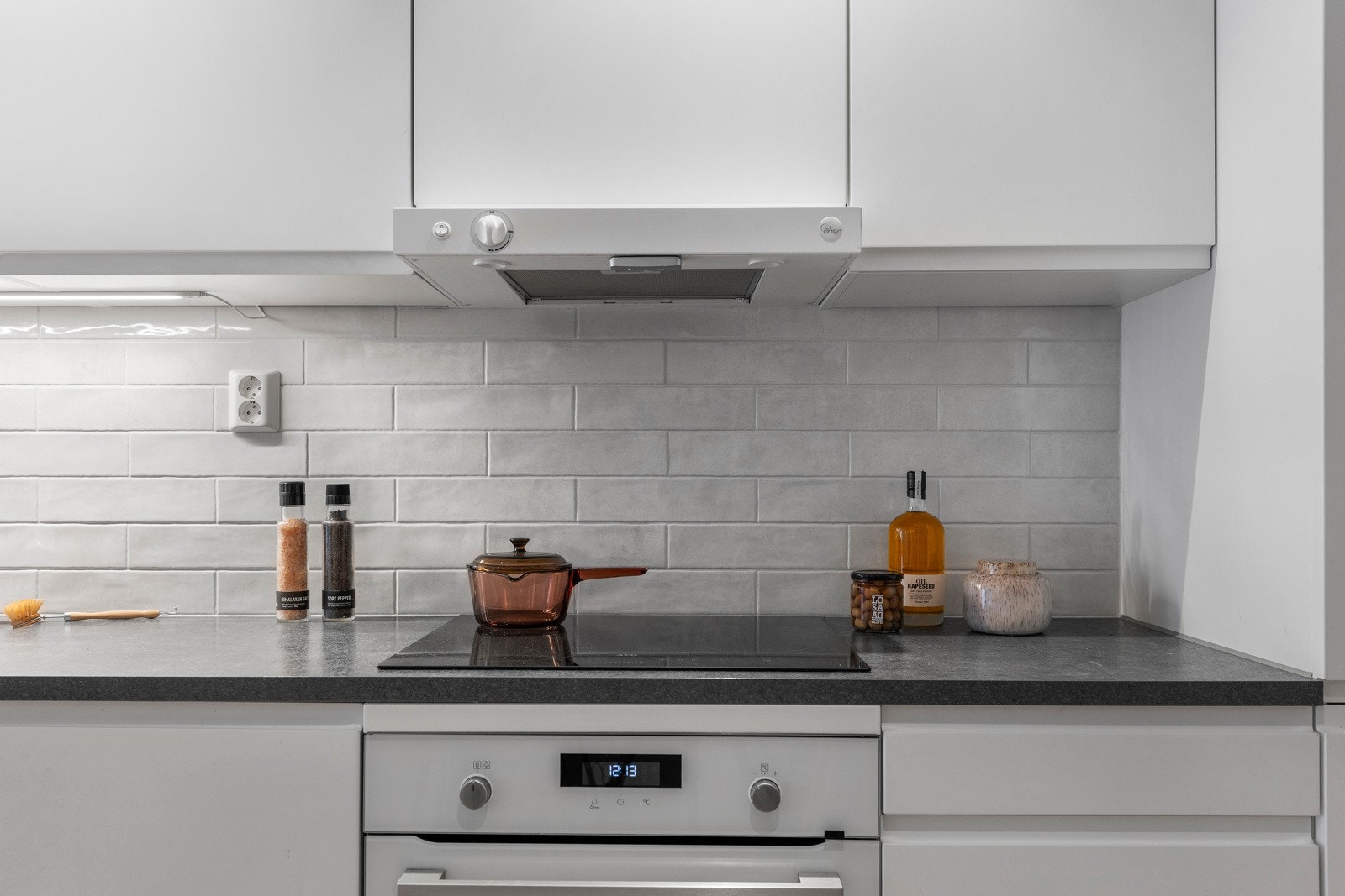 Her er det lagt vekt på både design og brukervennlighet, og detaljer som Waterguard, komfyrvakt og mekanisk avtrekk. Galleribilde