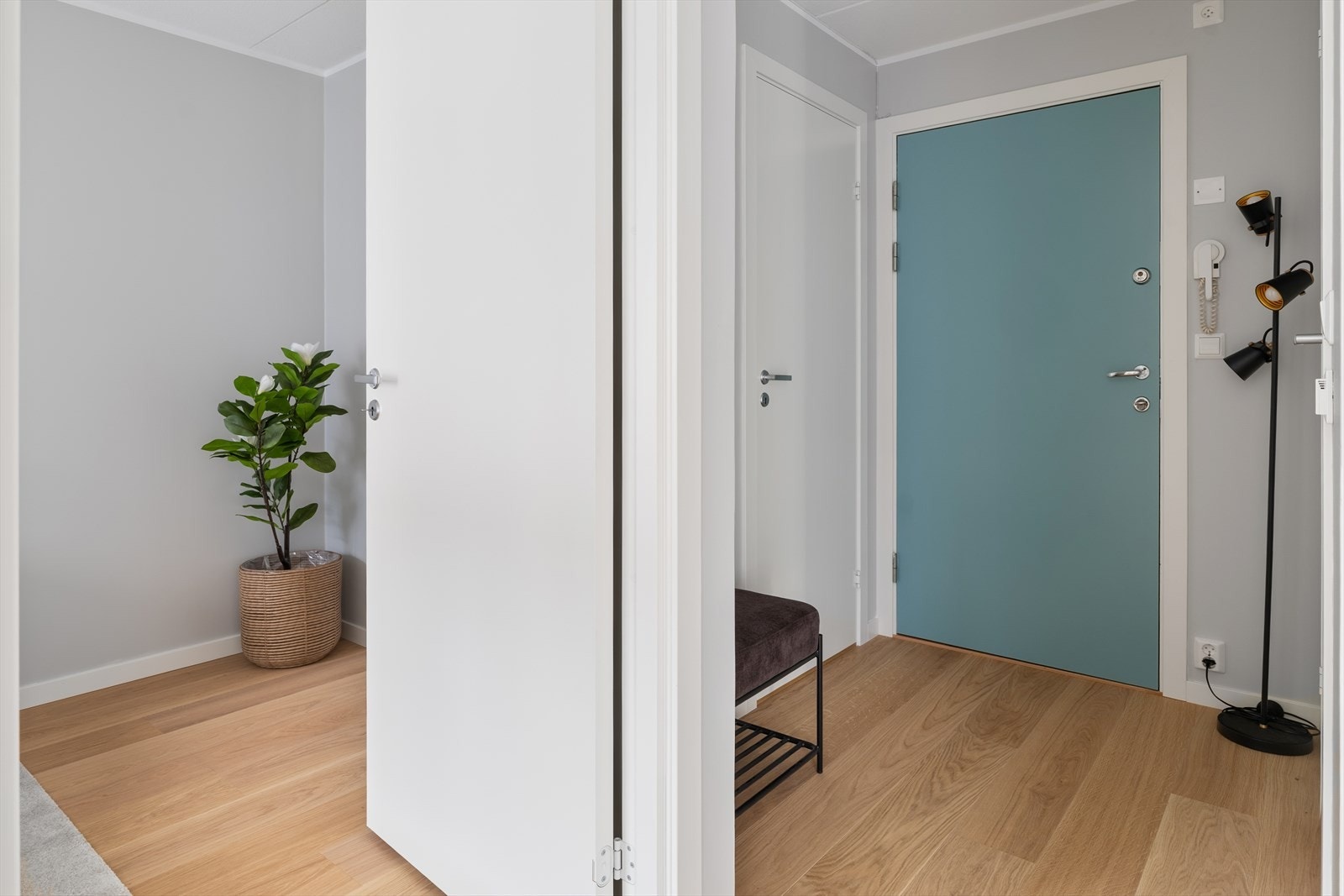 I tilknytning til entré er det adkomst til en praktisk innvendig bod Galleribilde