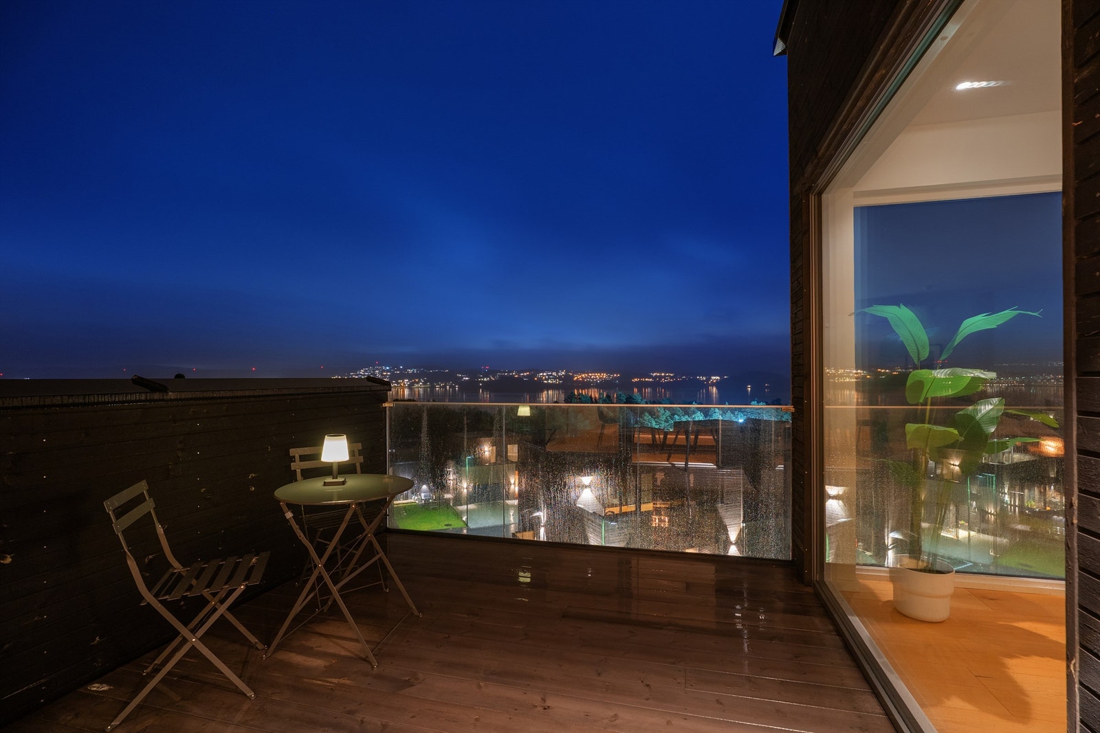 Kveldsstemning fra øverste etasje. Galleribilde