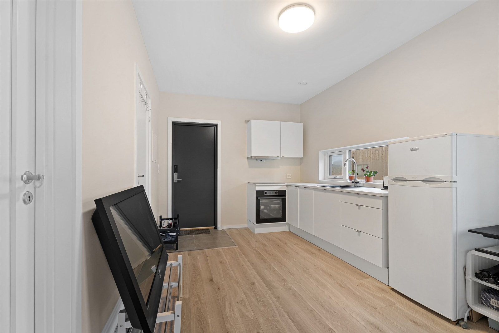 Hybel nr.2 m/ åpen kjøkken/stue løsning. Galleribilde