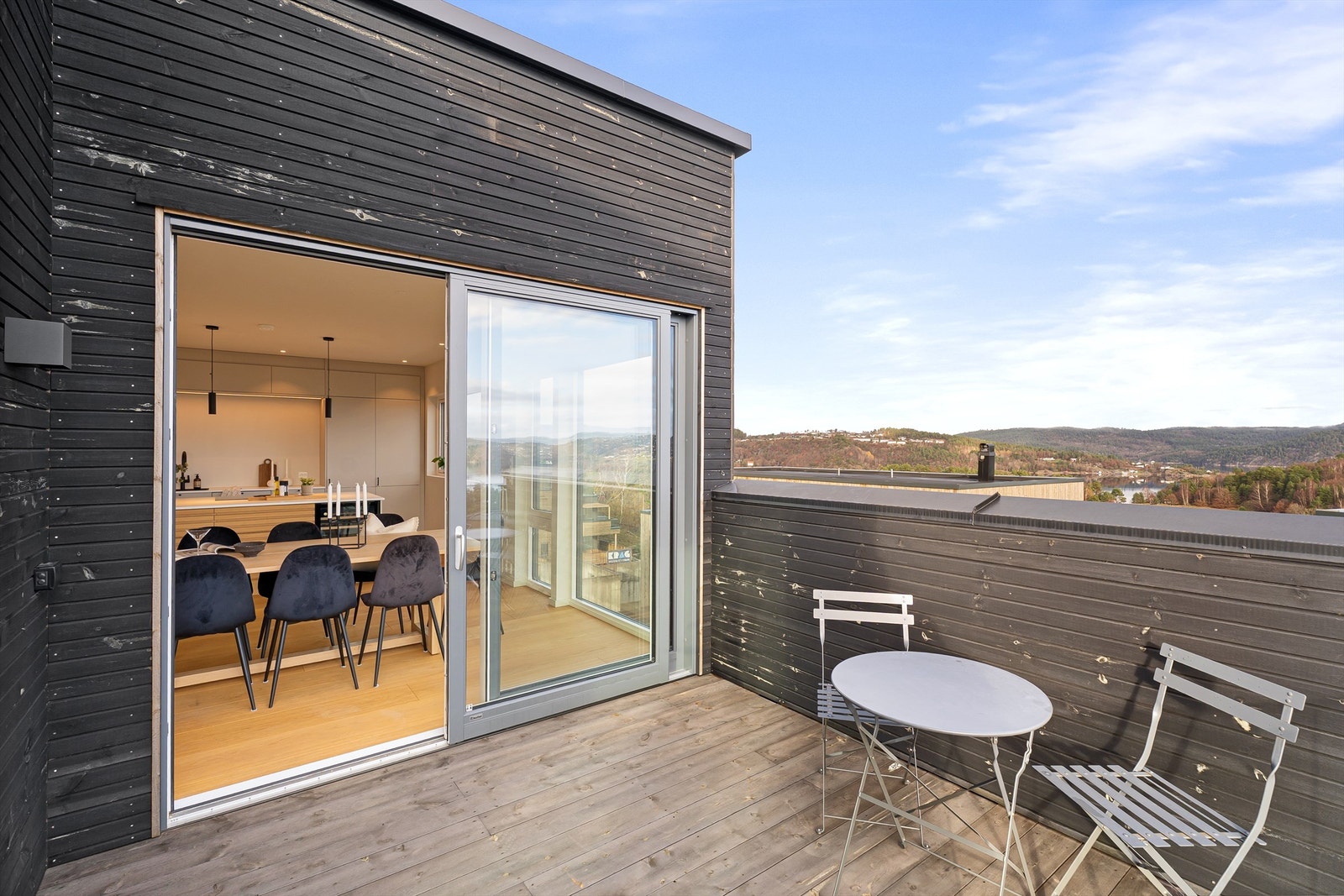 Uteområdet kan også by på utebelysning samt stikk. Galleribilde