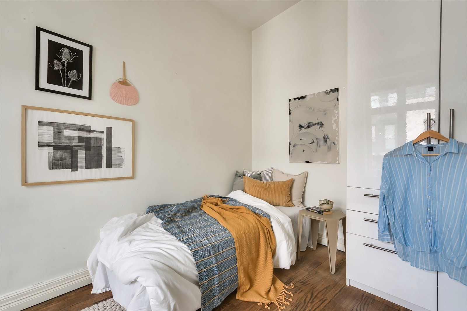 Garderobeskap følger salget Galleribilde