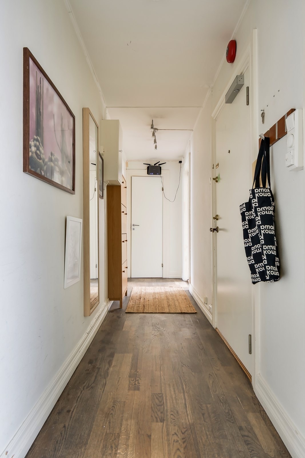 Leiligheten har en lys og luftig entré, med god plass til yttertøy og sko. Galleribilde