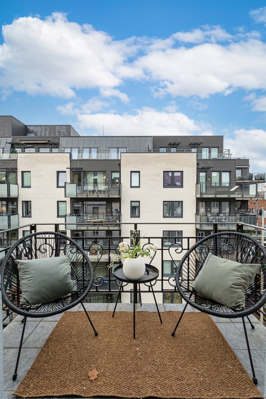 Balkongen er ca. 3 kvm. Galleribilde