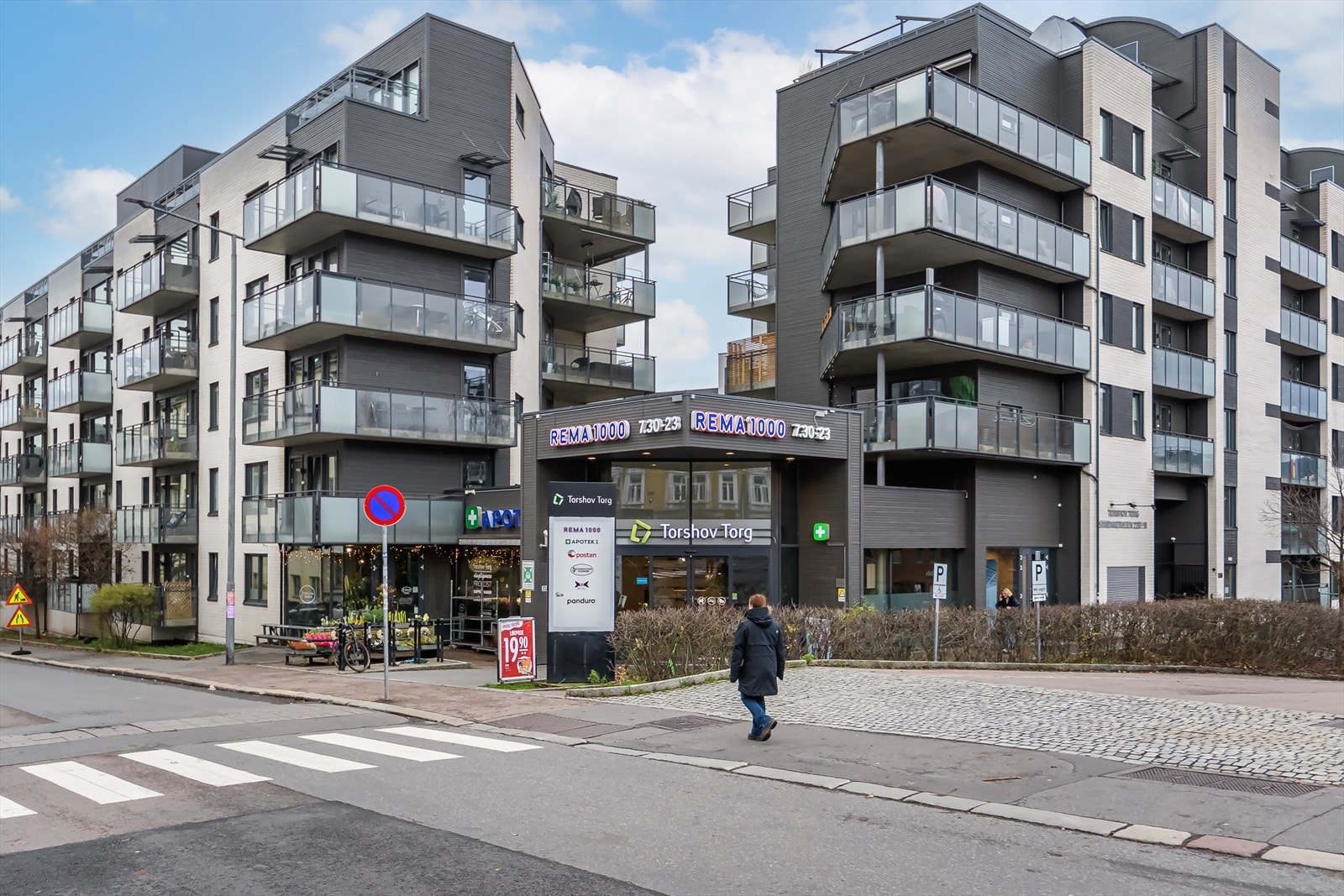 Torshov Torg med matbutikk, apotek, post, blomsterhandel, Panduro og sushi rett utenfor døra! Galleribilde