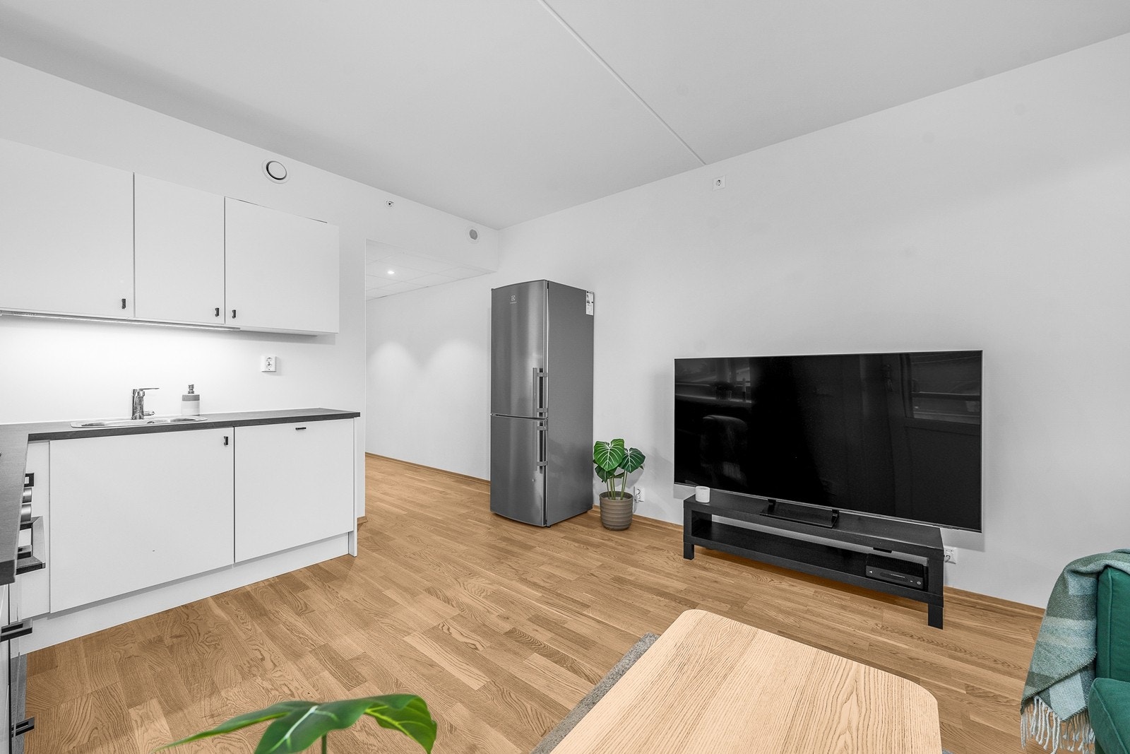 Moderne leilighet med blant annet balansert ventilasjon, vannbåren varme og betongskille. Galleribilde