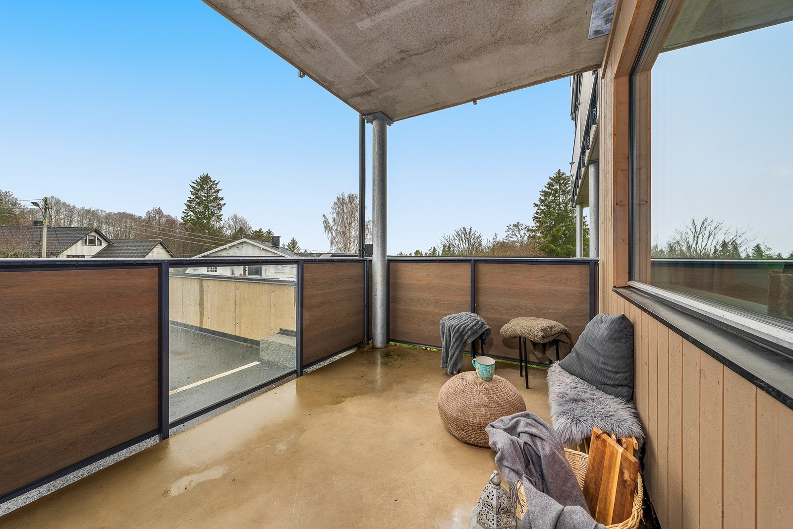 Terrasse på 9 kvm. med takoverbygg. Galleribilde