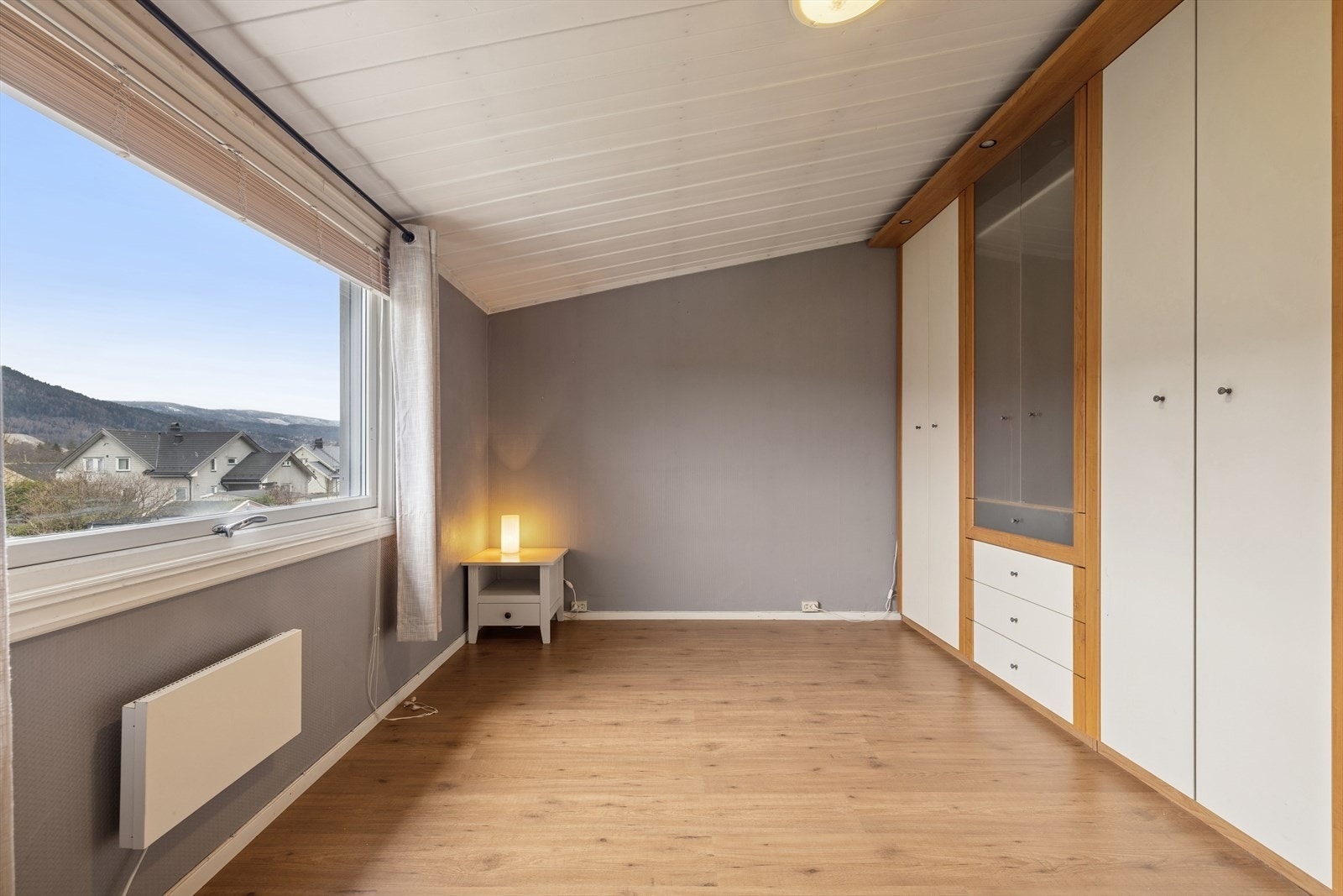 Soverom 3 er også romslig, og har rikelig med garderobeplass. Galleribilde