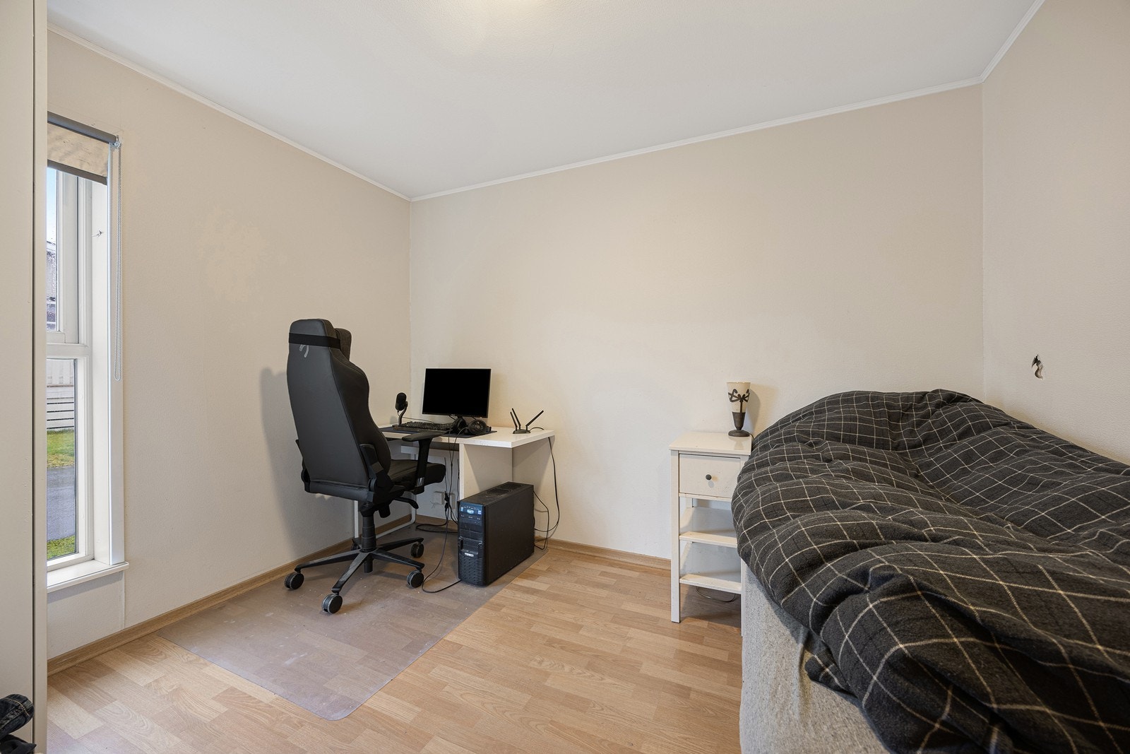 Det er to pene soverom i leiligheten, og begge har store, nordvendte vinduer som sørger for rikt, naturlig lysinnslipp. Galleribilde