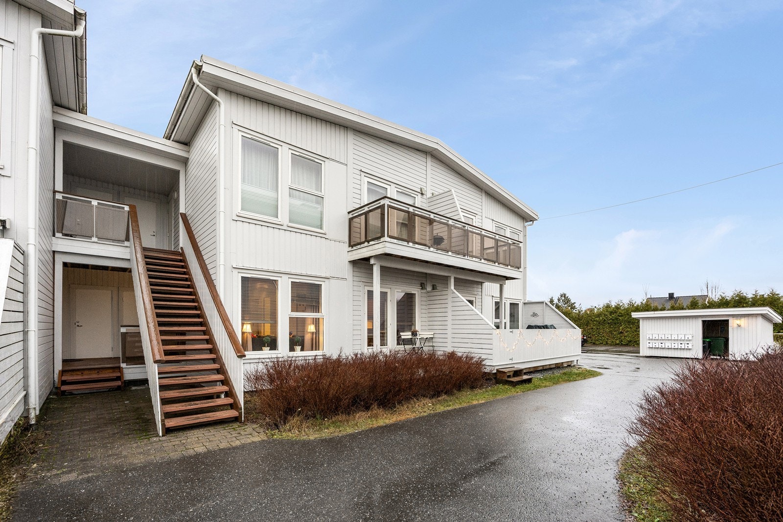 Velkommen til Stasjonsveien 9 F - en velholdt, pen og gjennomgående 3-roms andelsleilighet i 1. etasje.
Foto: Exponering - Svein Michaelsen. Galleribilde