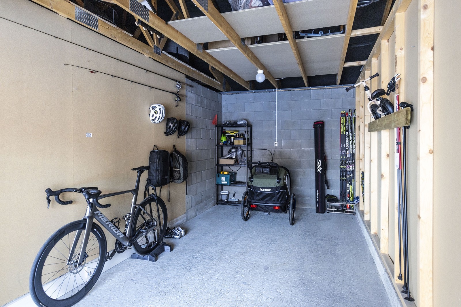 Leiligheten disponerer også en garasjeplass i felles rekke. Galleribilde