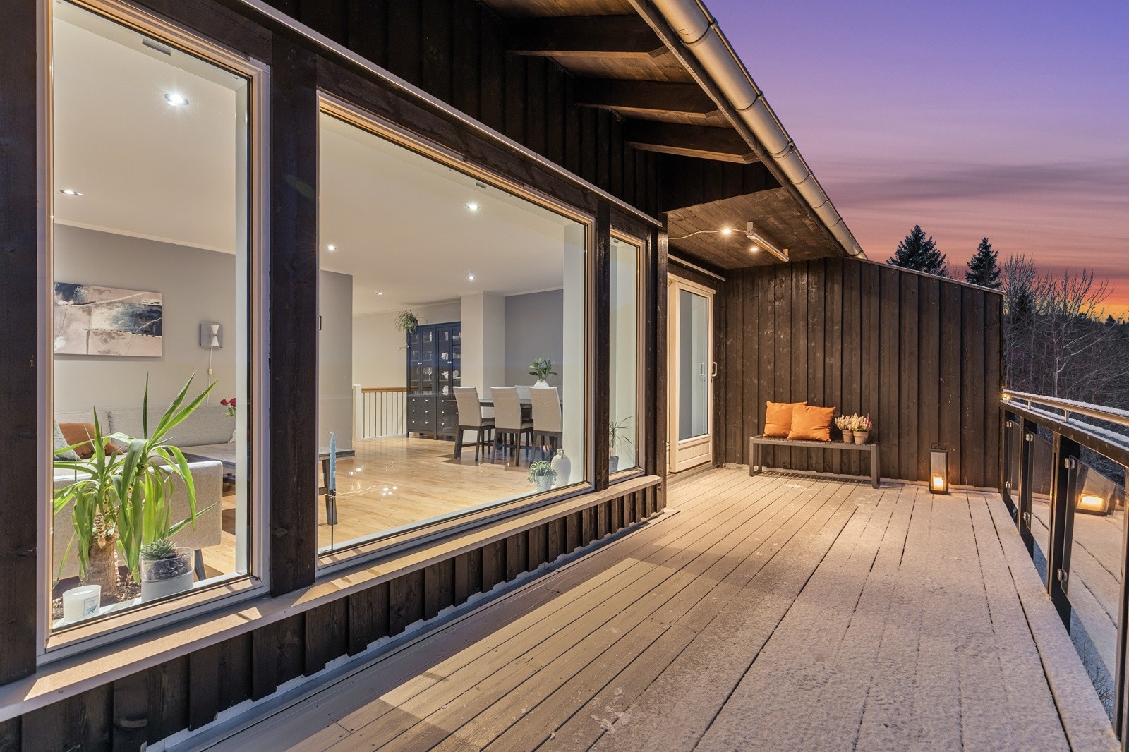 Veranda utenfor hovedstue på hele 42 kvm. Galleribilde