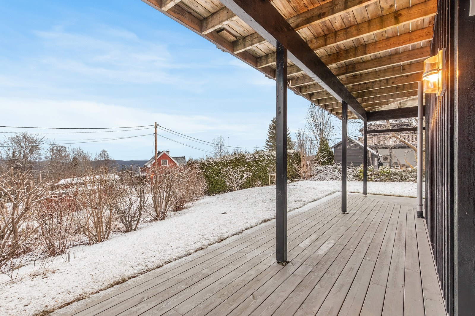 Terrasse på ca. 42 kvm nede. Galleribilde