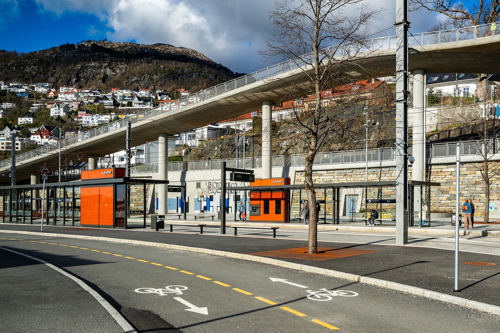 - Bybanen stopper like ved, enkel og miljøvennlig reise til sentrum - Galleribilde