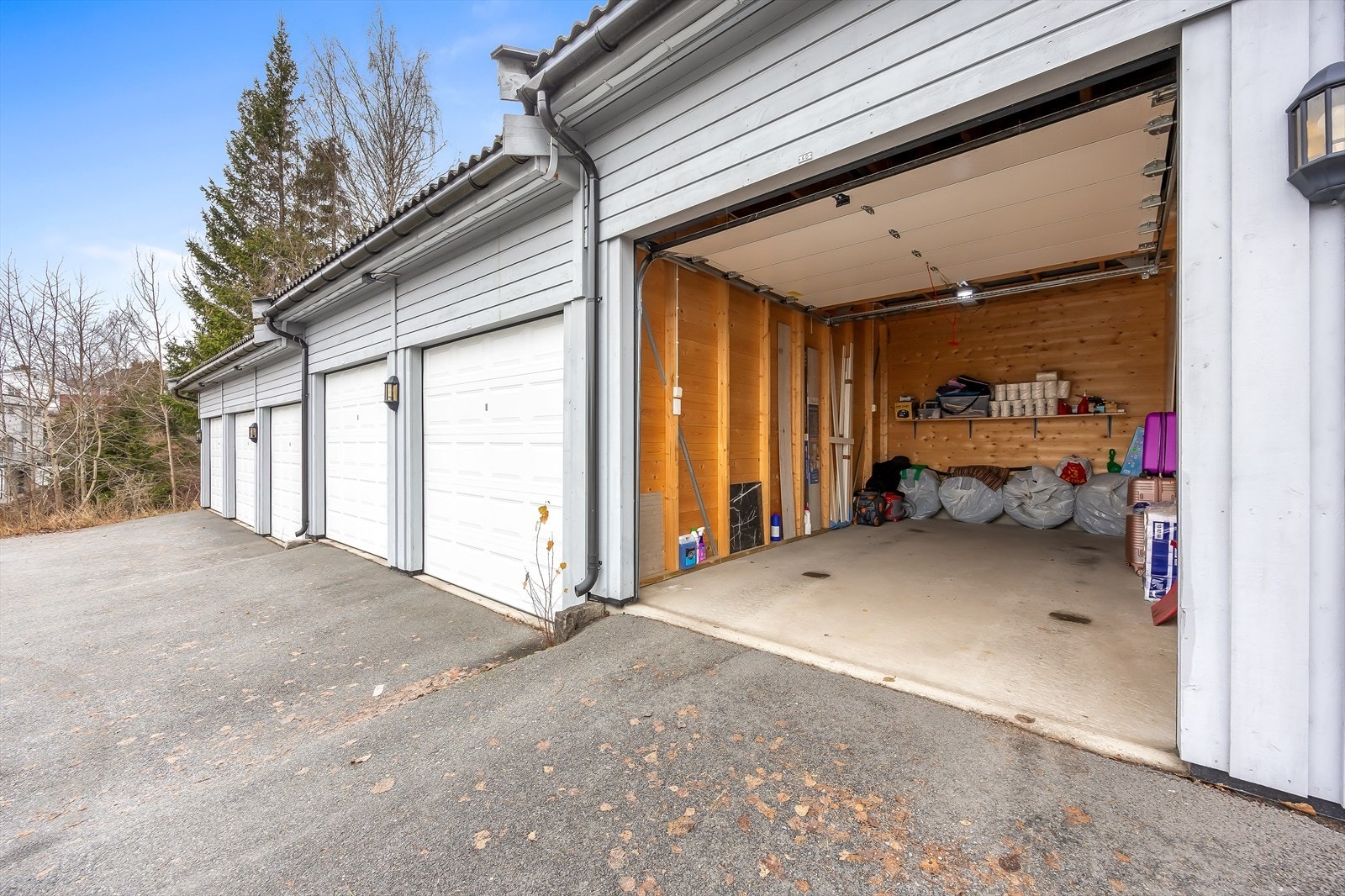 Borettslaget har nyoppført garasjeanlegg der alle leiligheter har tilknyttet garasje Galleribilde