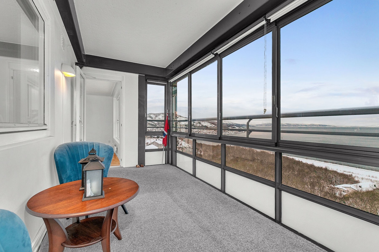 Romslig innglasset balkong Galleribilde