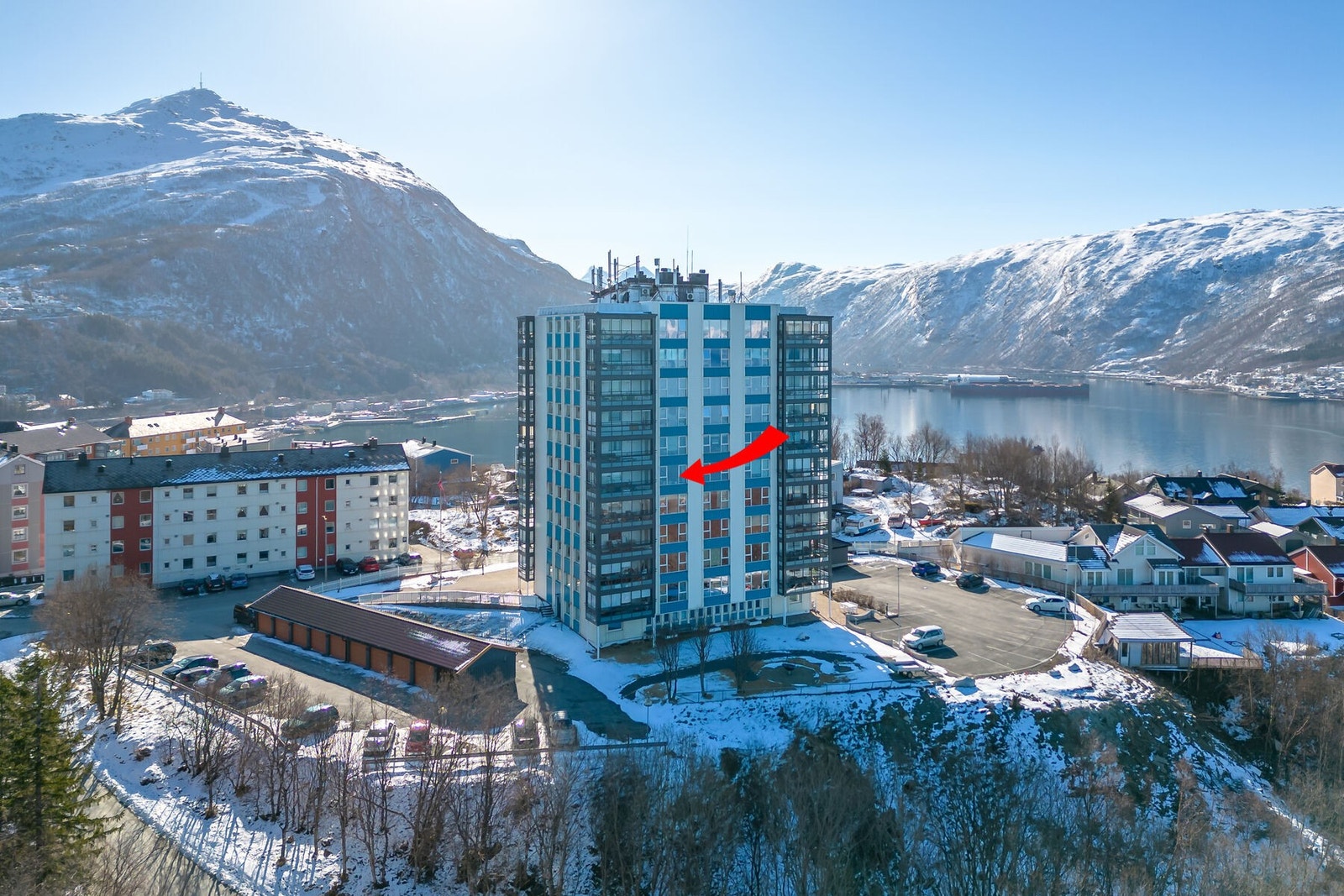 Leiligheten ligger i 5.etasje. Det er totalt 51 andeler i Borettslaget. Velkommen til Punktveien Borettslag! Galleribilde