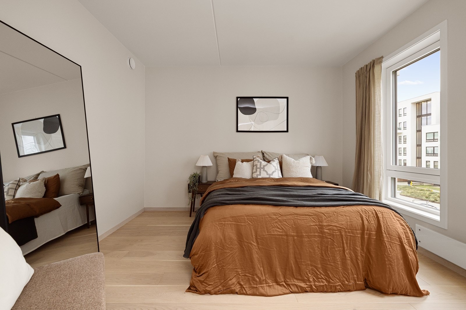 Romslig soverom. Galleribilde