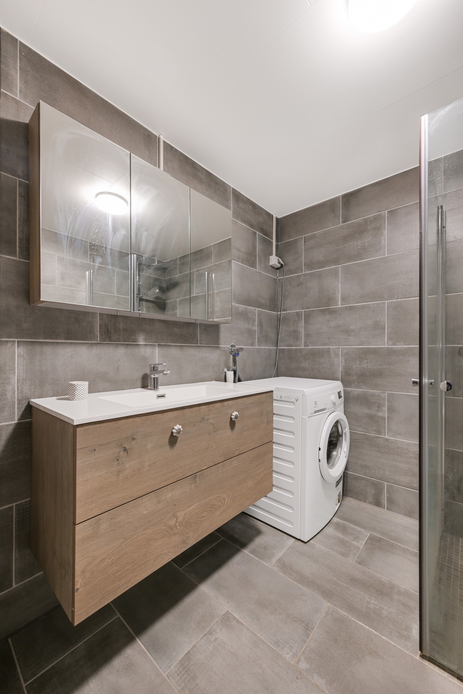 Her er det opplegg for vaskemaskin og gulvvarme. Galleribilde