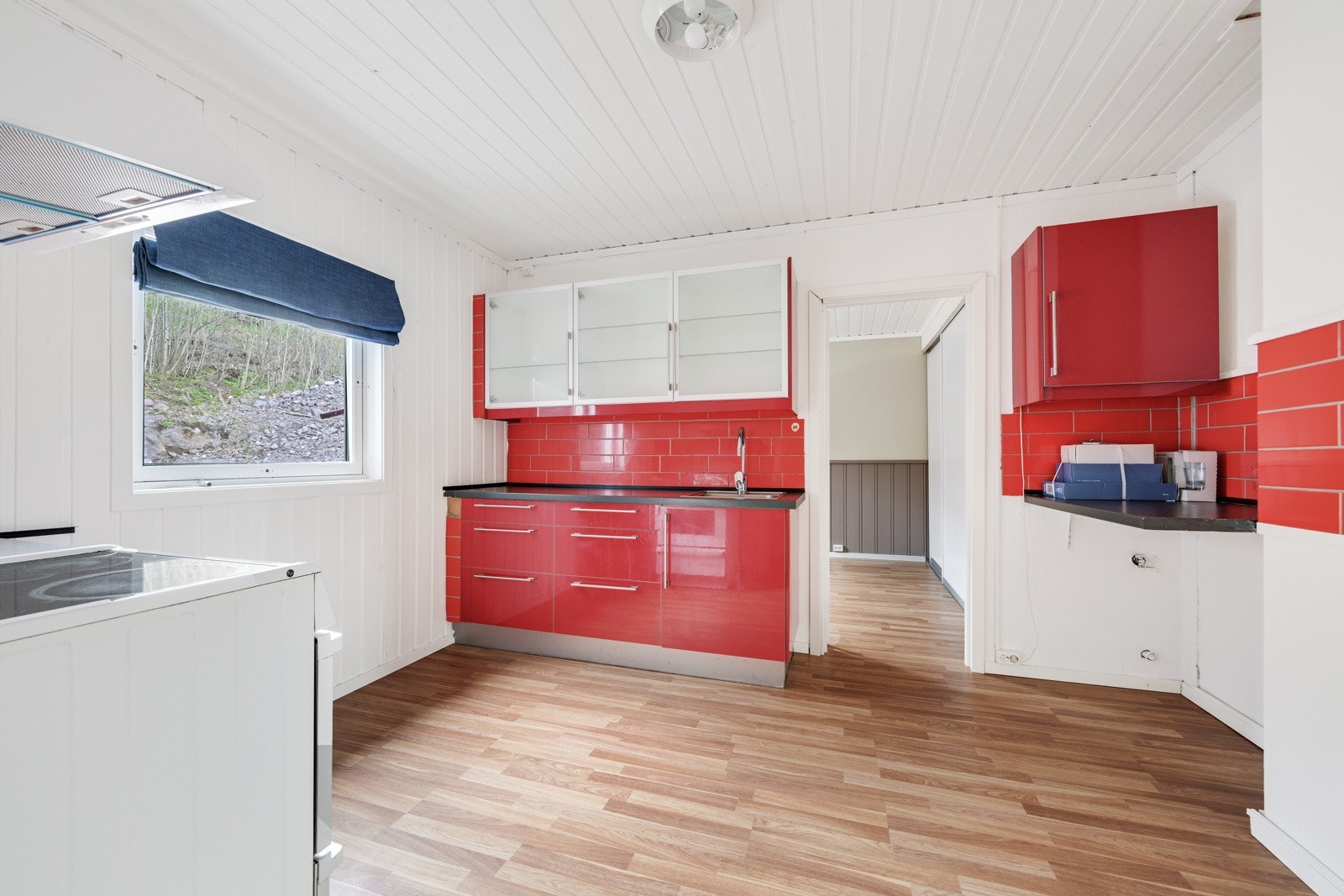 Kjøkkenet i først etasje med Ikea innredning. Galleribilde