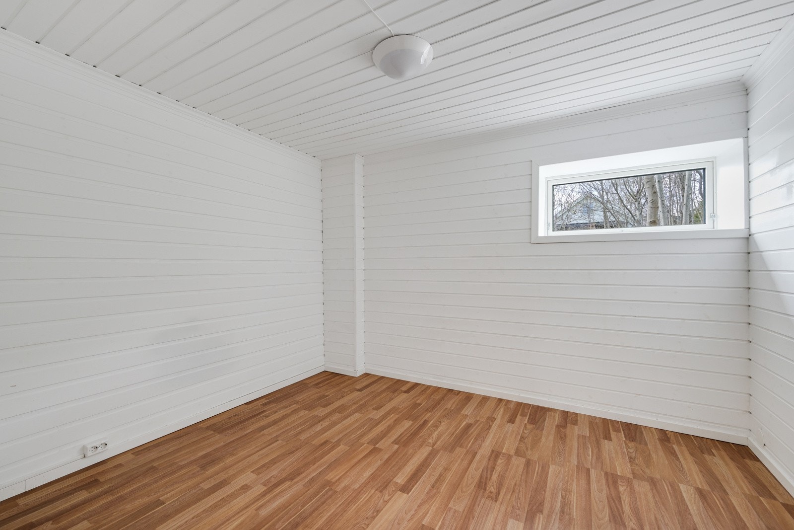 Boligen har blitt pusset opp med blant annet nye gulv. Galleribilde