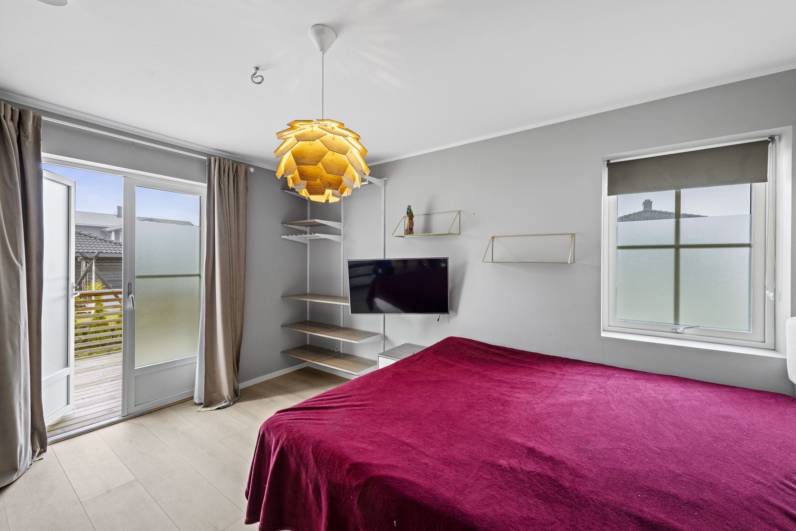 Hovedsoverom med direkte utgang til veranda. Galleribilde