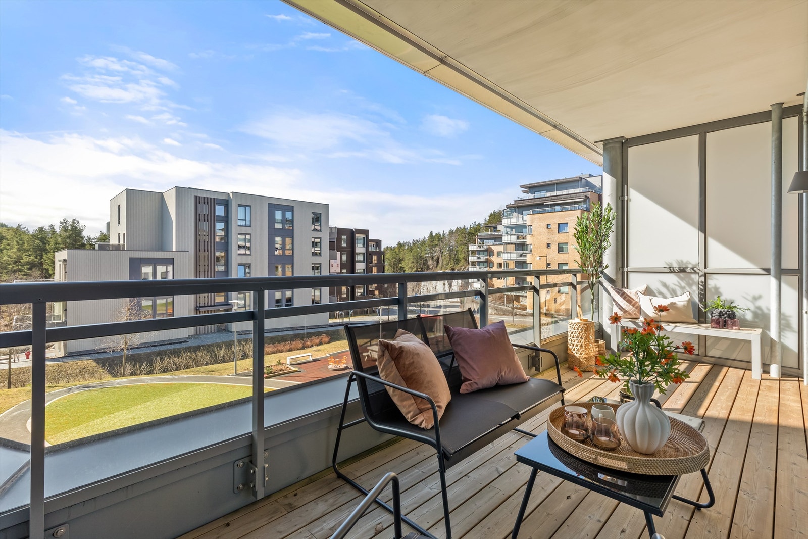 Deilig overbygget balkong, denne er orientert mot syd. Foto: Oh Shots Galleribilde