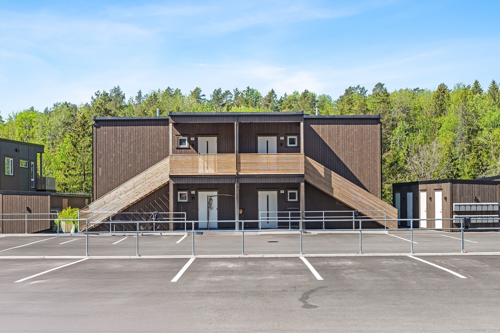 Boligen er nyoppført, og det følger med parkeringsplass på angitt plass Galleribilde