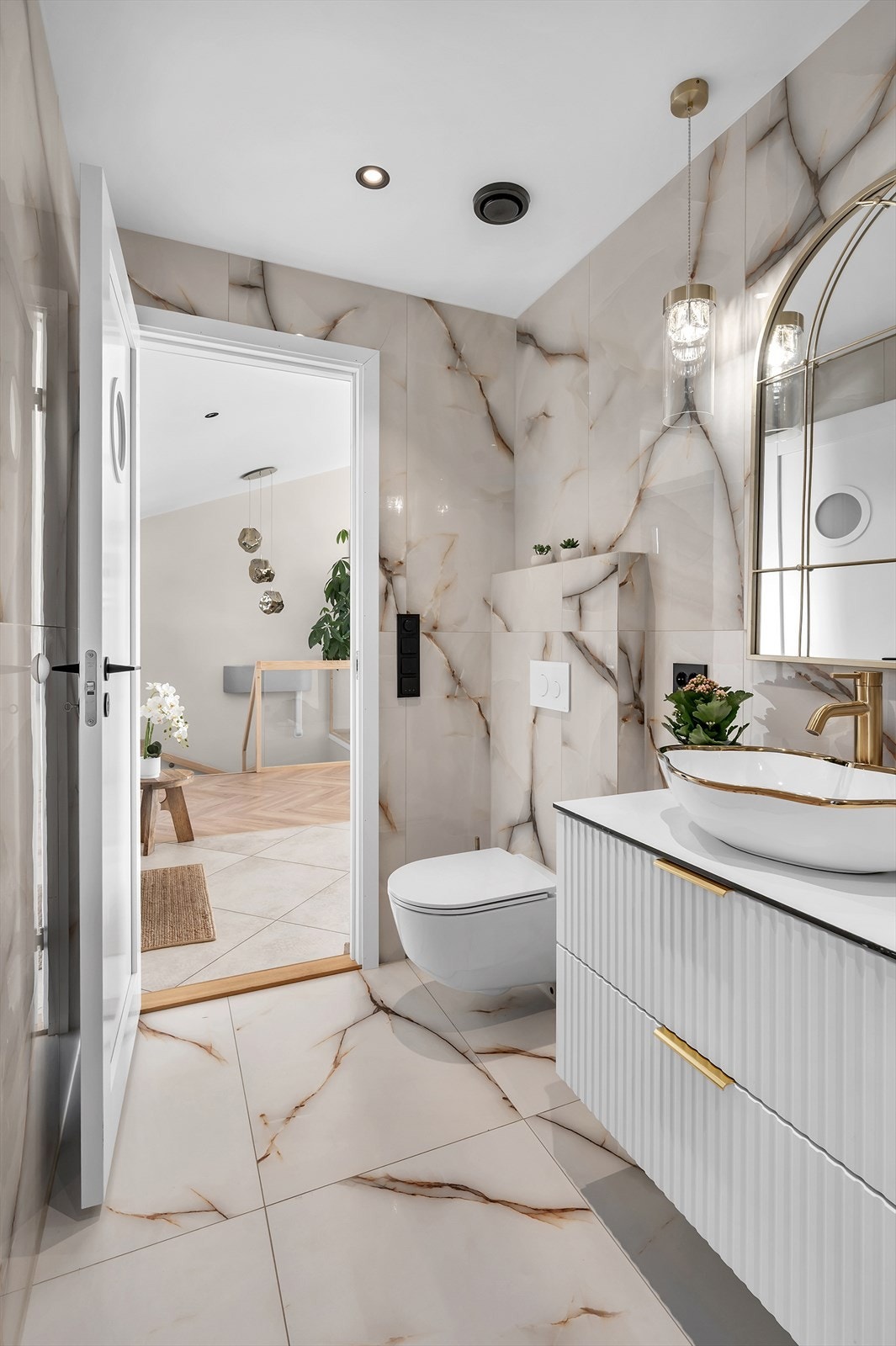 Lekkert baderom i hovedetasjen Galleribilde