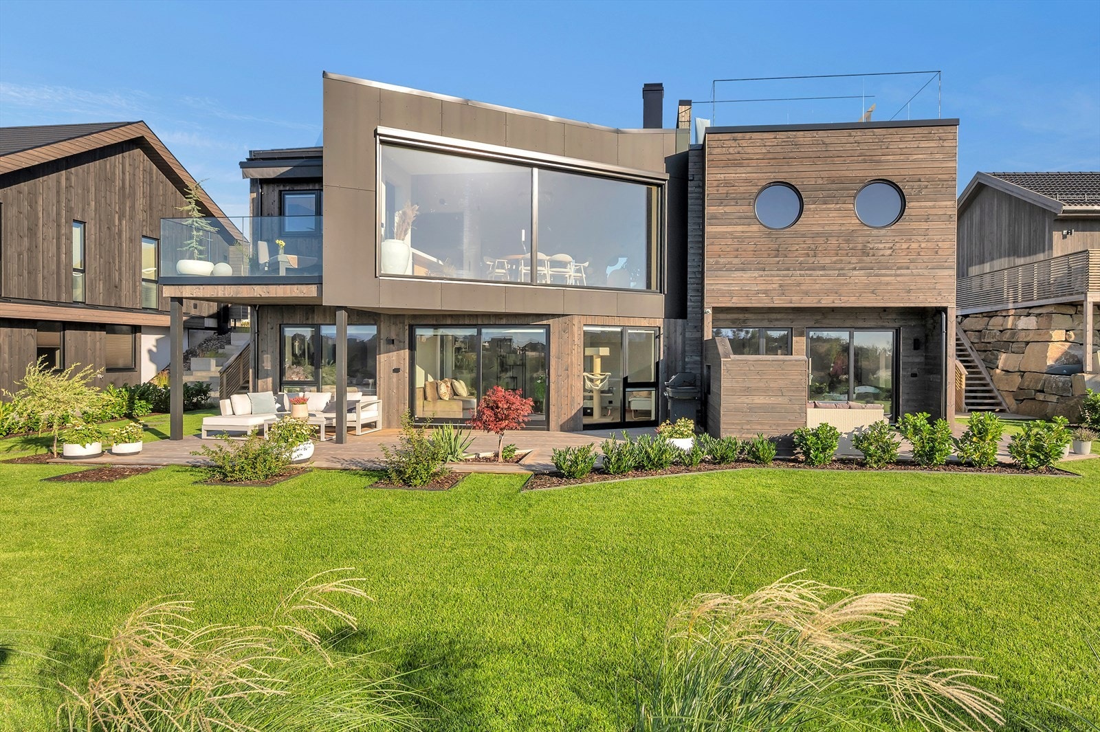 Arkitekttegnet og svært gjennomført Galleribilde