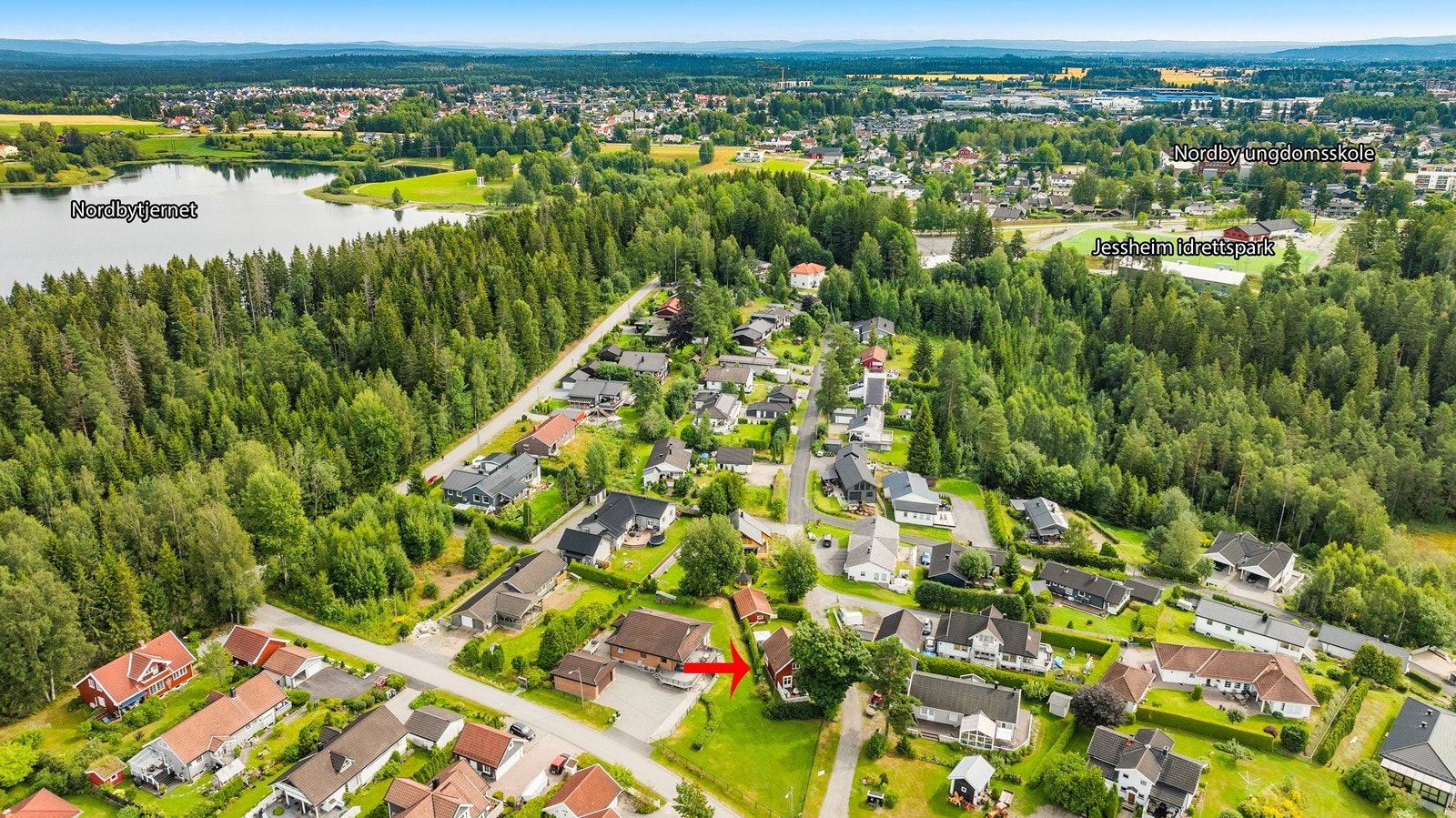 Tilbaketrukket beliggenhet med kort vei til sentrum og Nordbytjernet rett i nærheten. Galleribilde