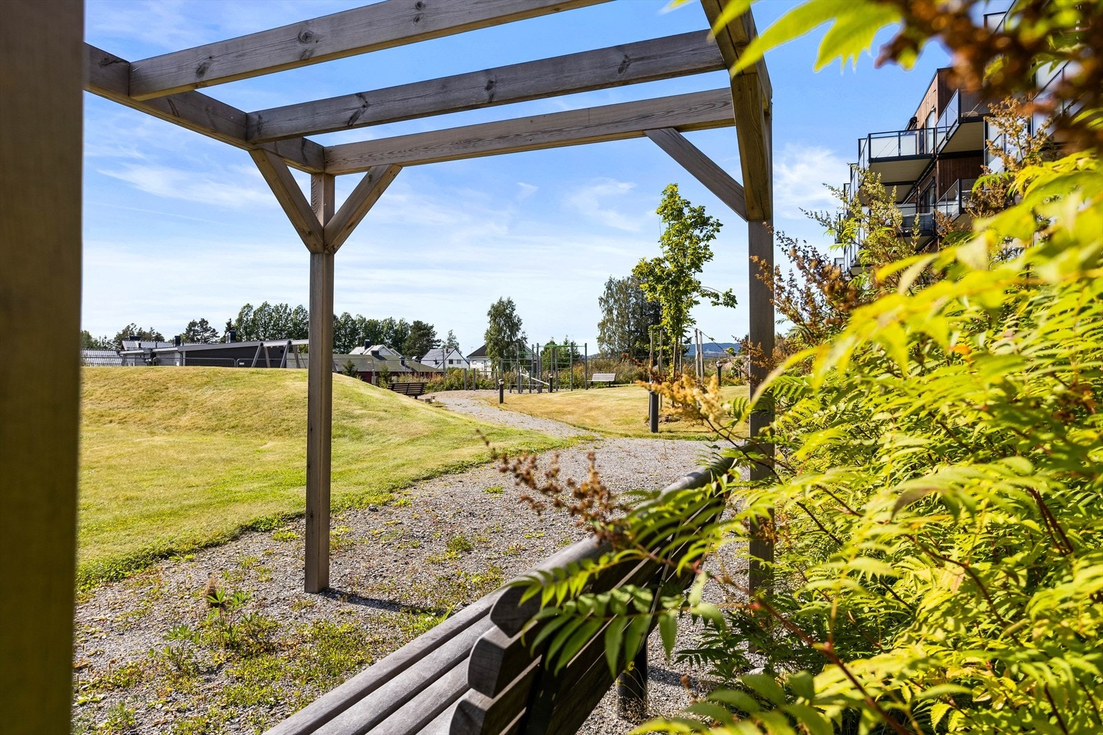 Sundbyhagan er omgitt av kulturminner og ligger med umiddelbar gangavstand til Eidsvoll Verk stasjon. Galleribilde